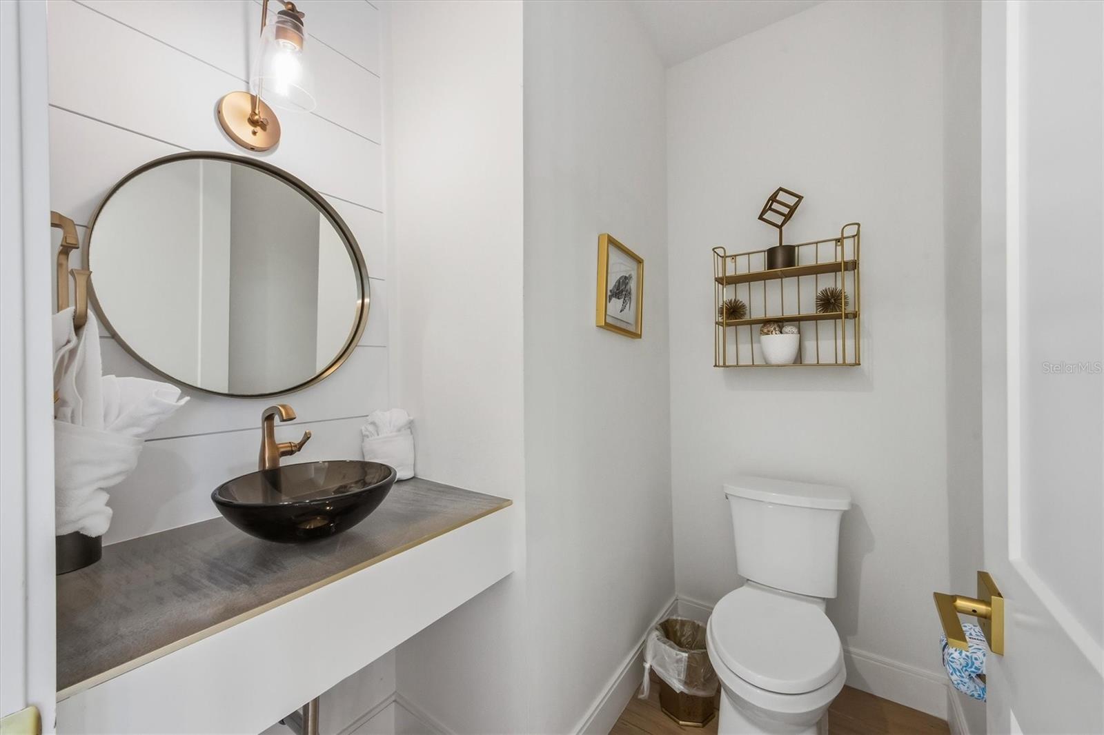 Image 22 of 91 For 403 20th Place N