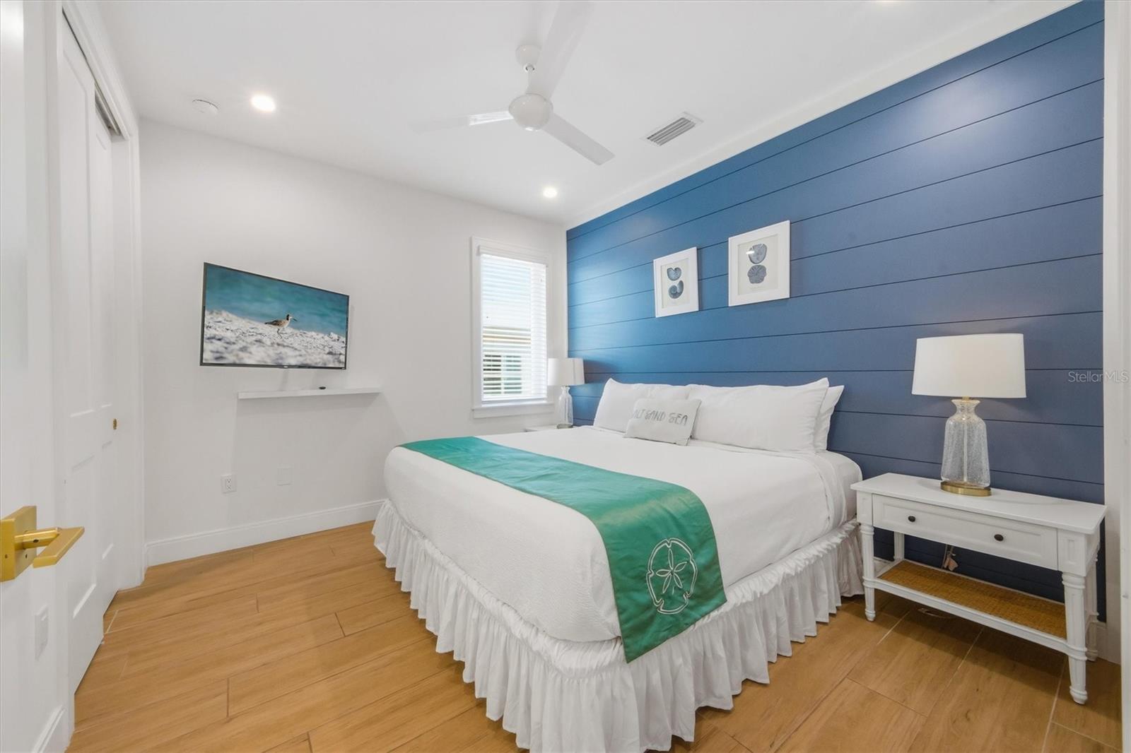 Image 30 of 91 For 403 20th Place N