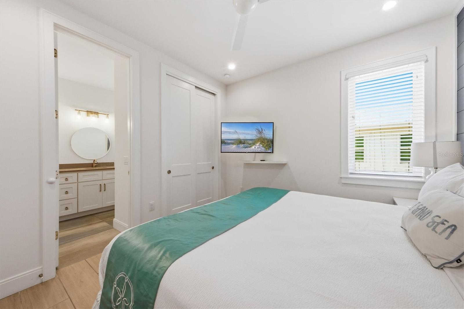 Image 31 of 91 For 403 20th Place N