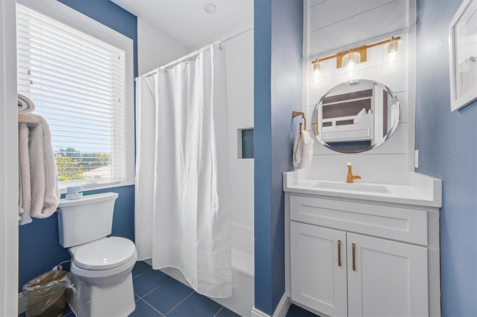 Image 34 of 91 For 403 20th Place N