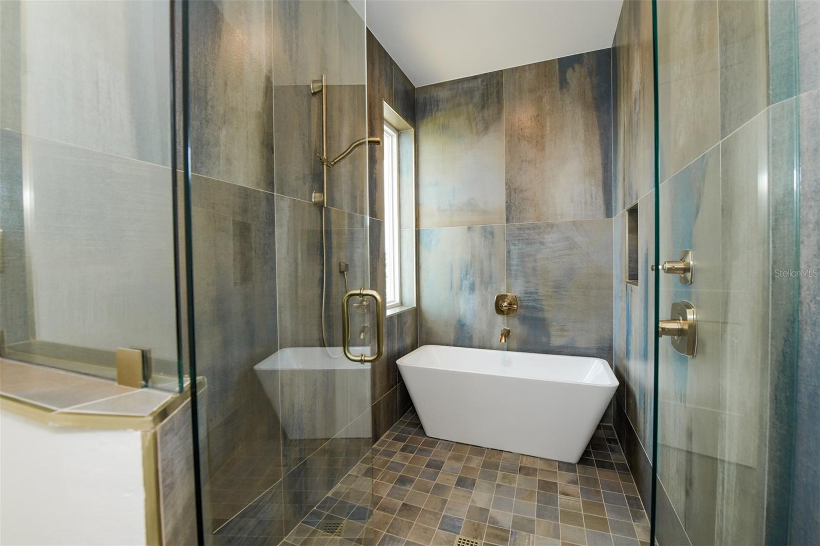 Image 42 of 91 For 403 20th Place N