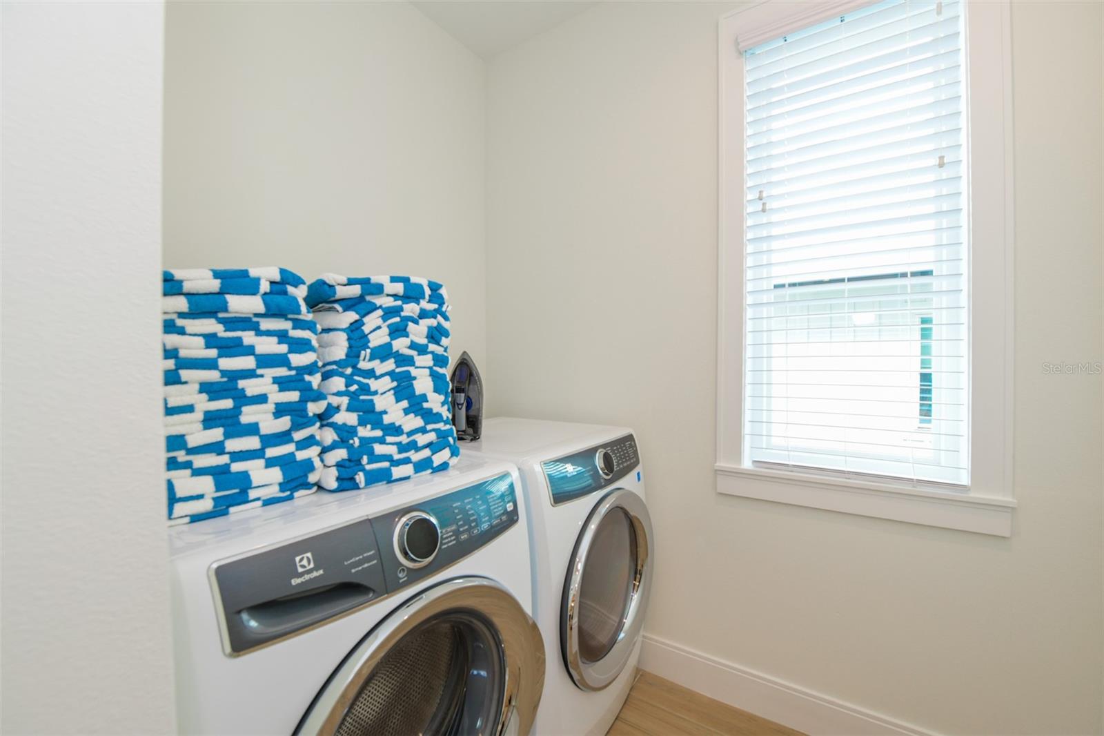 Image 54 of 91 For 403 20th Place N