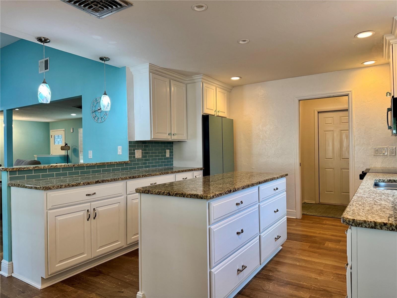 Image 14 of 75 For 4124 Pinar Drive