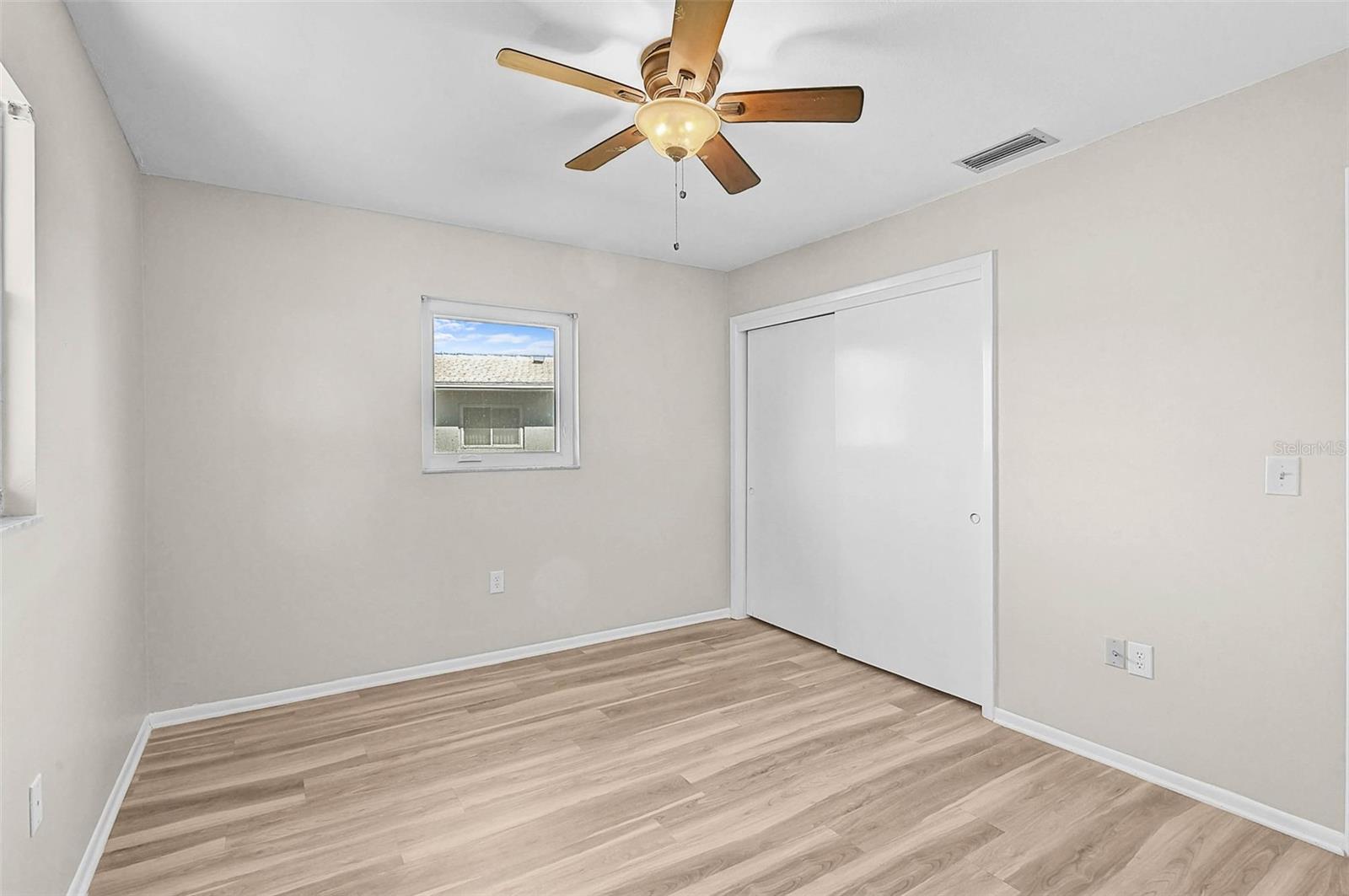 Image 17 of 47 For 1009 75th Street Parkway W