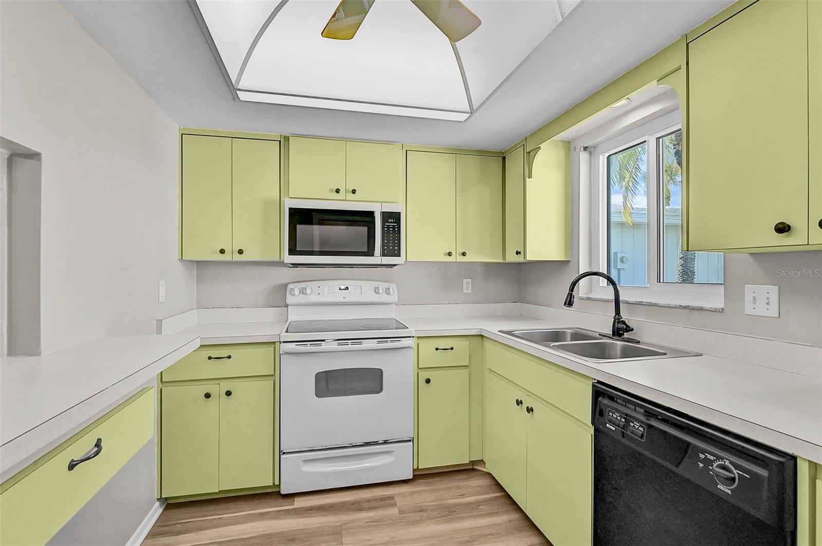 Image 6 of 47 For 1009 75th Street Parkway W