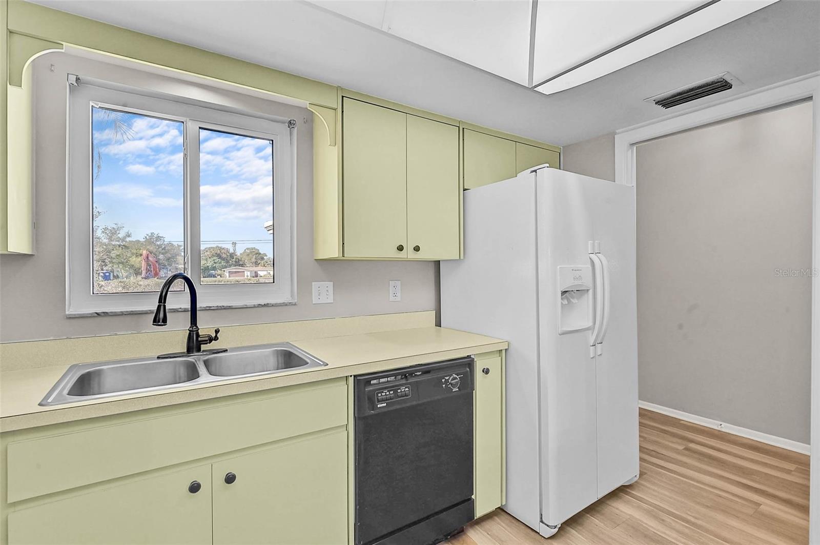 Image 8 of 47 For 1009 75th Street Parkway W