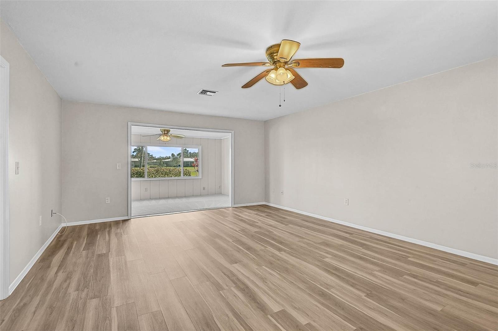 Image 9 of 47 For 1009 75th Street Parkway W