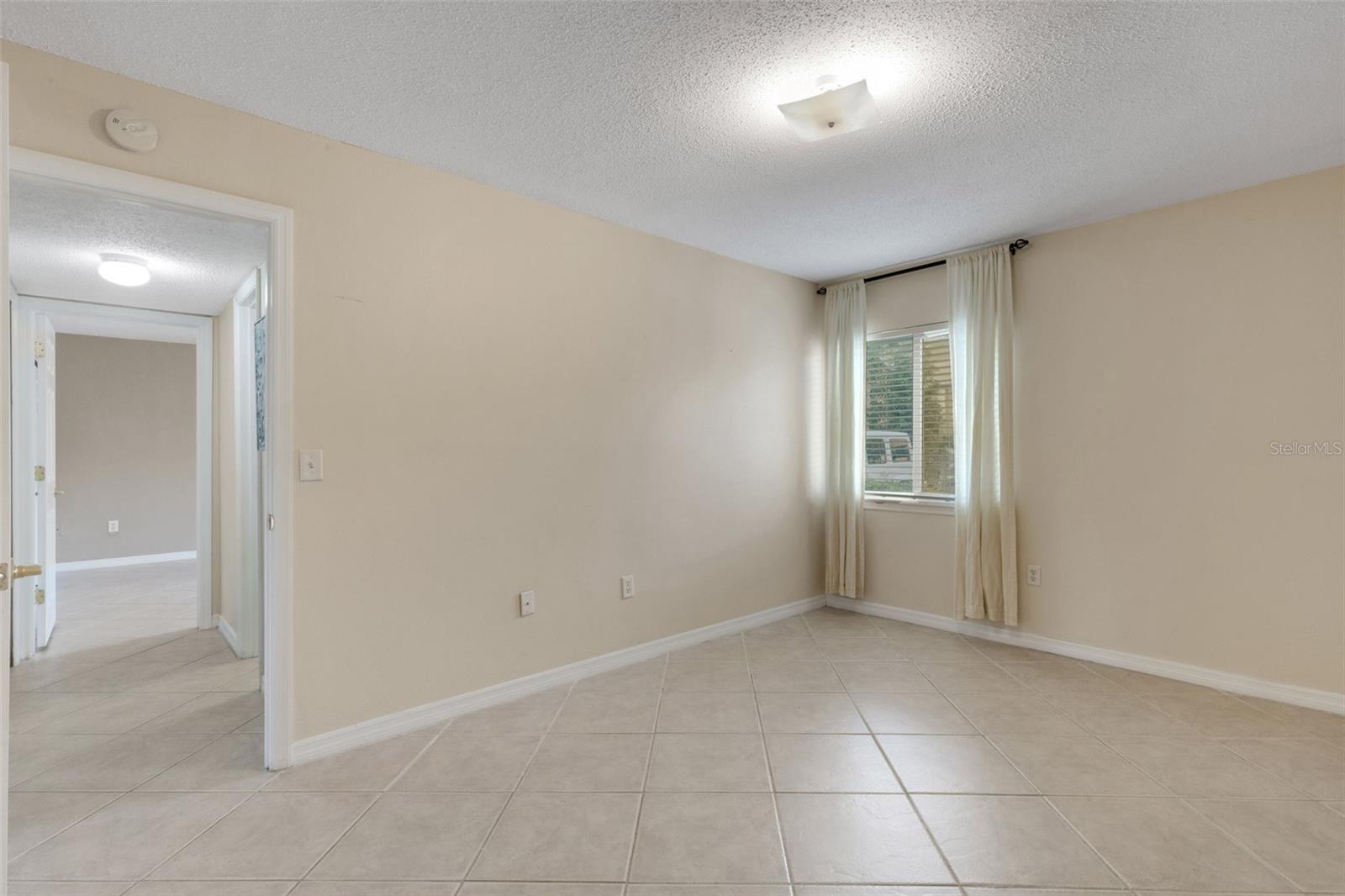 Image 21 of 39 For 1737 Parakeet Way 608