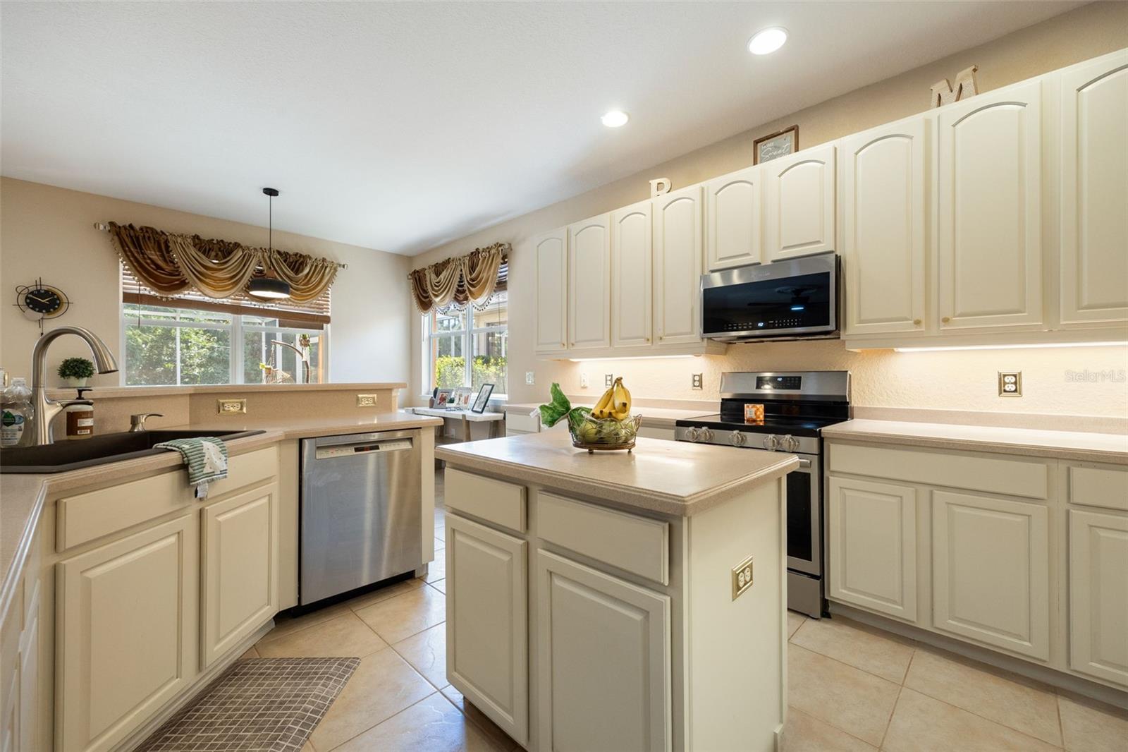 Image 16 of 54 For 1800 Scarlett Avenue