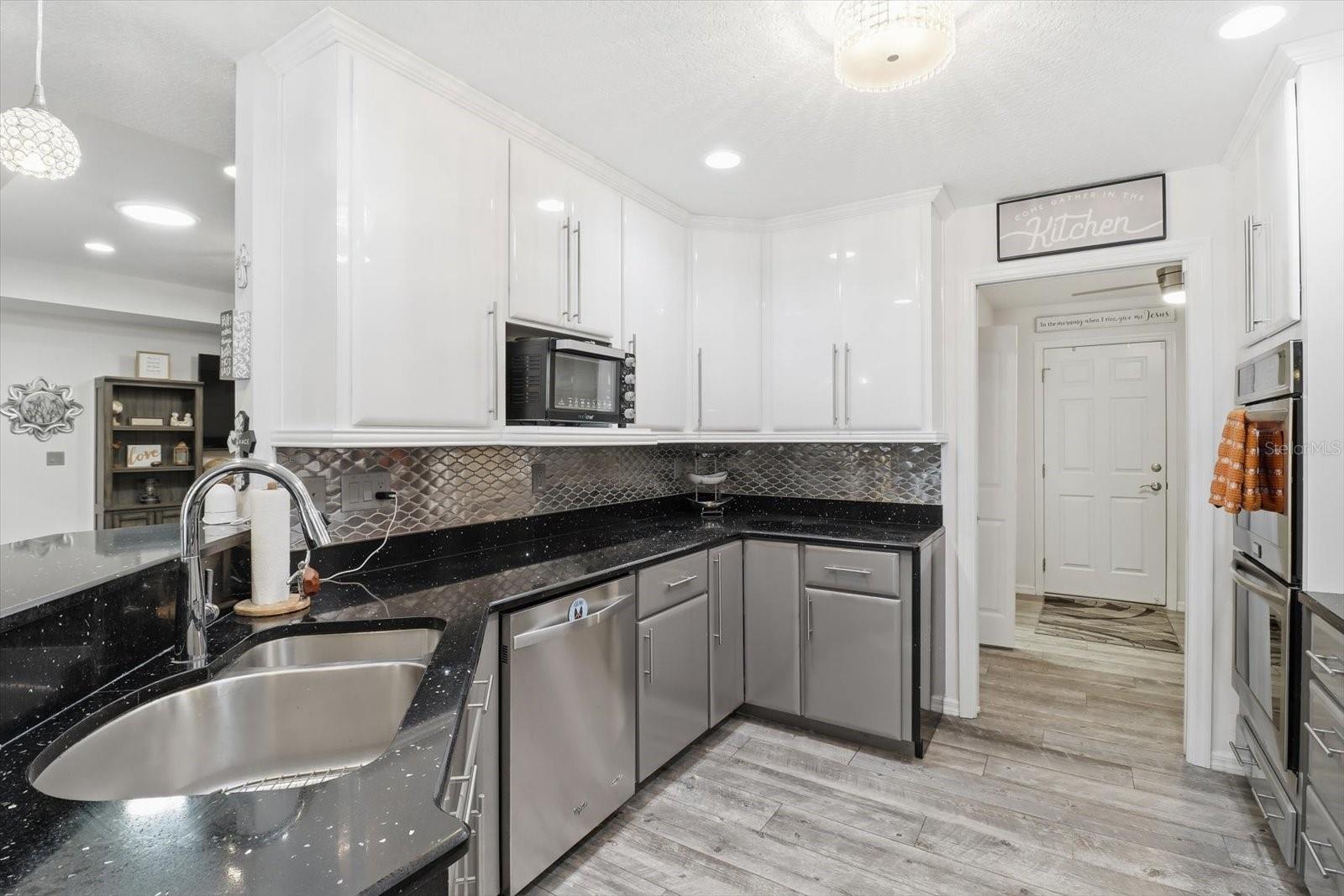 Listing photo id 12 for 3727 Boxelder Way