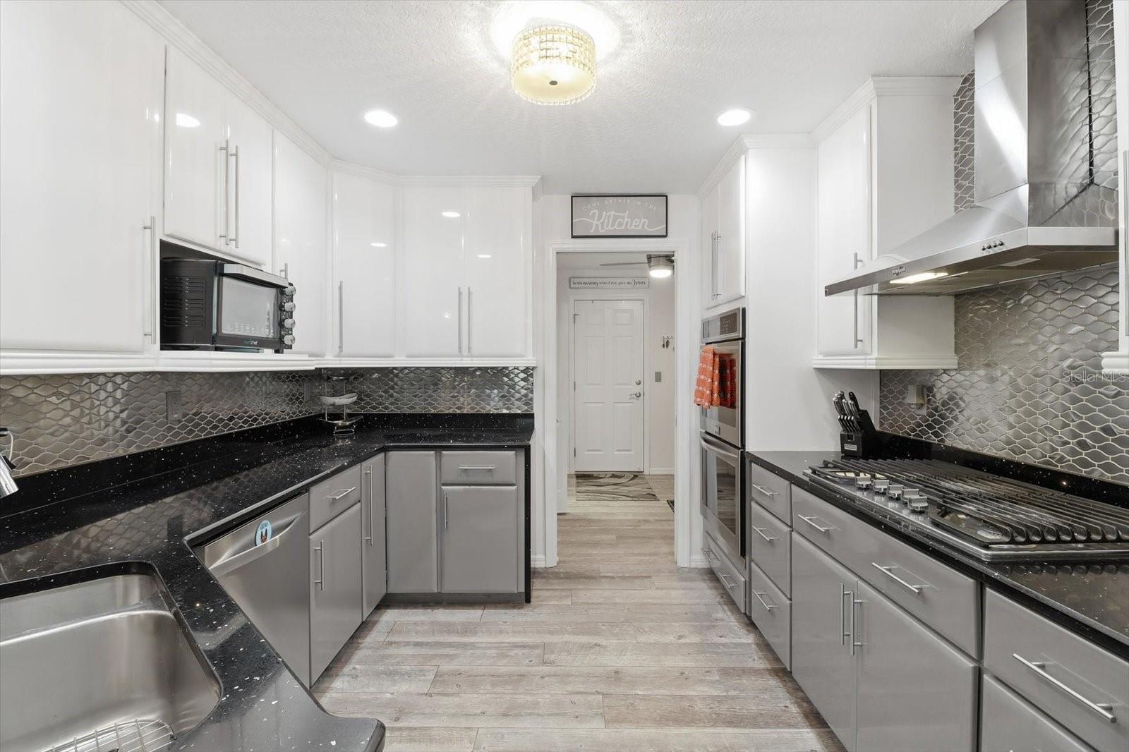 Listing photo id 14 for 3727 Boxelder Way