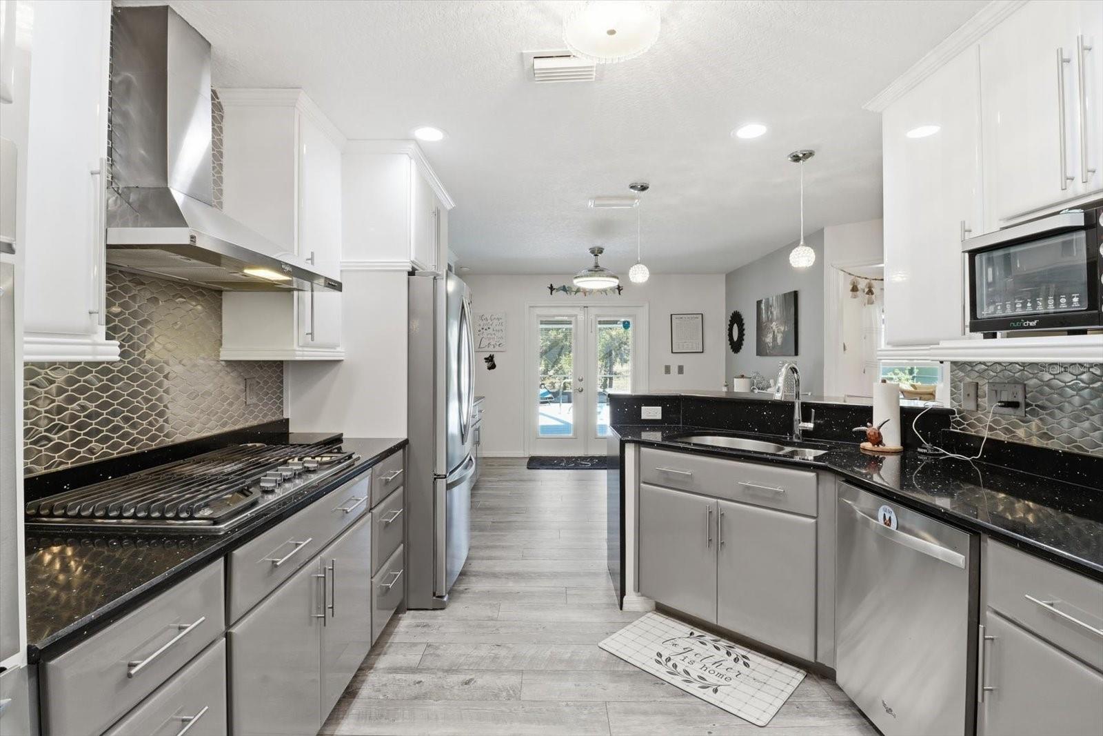 Listing photo id 15 for 3727 Boxelder Way