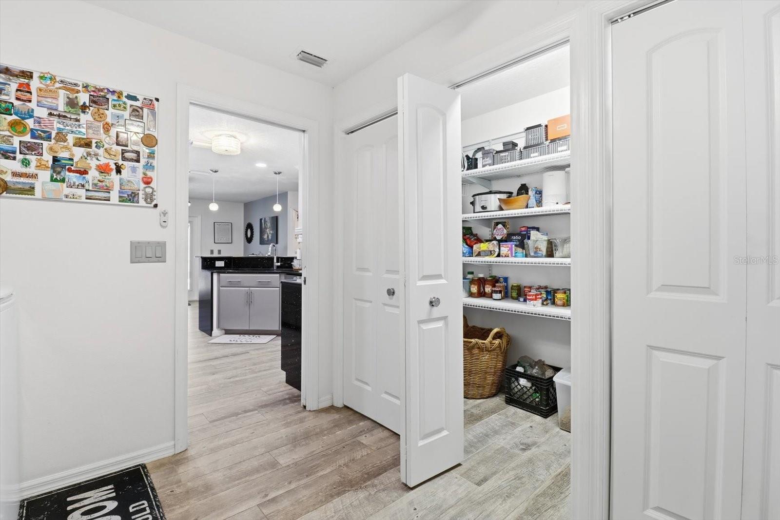 Listing photo id 16 for 3727 Boxelder Way