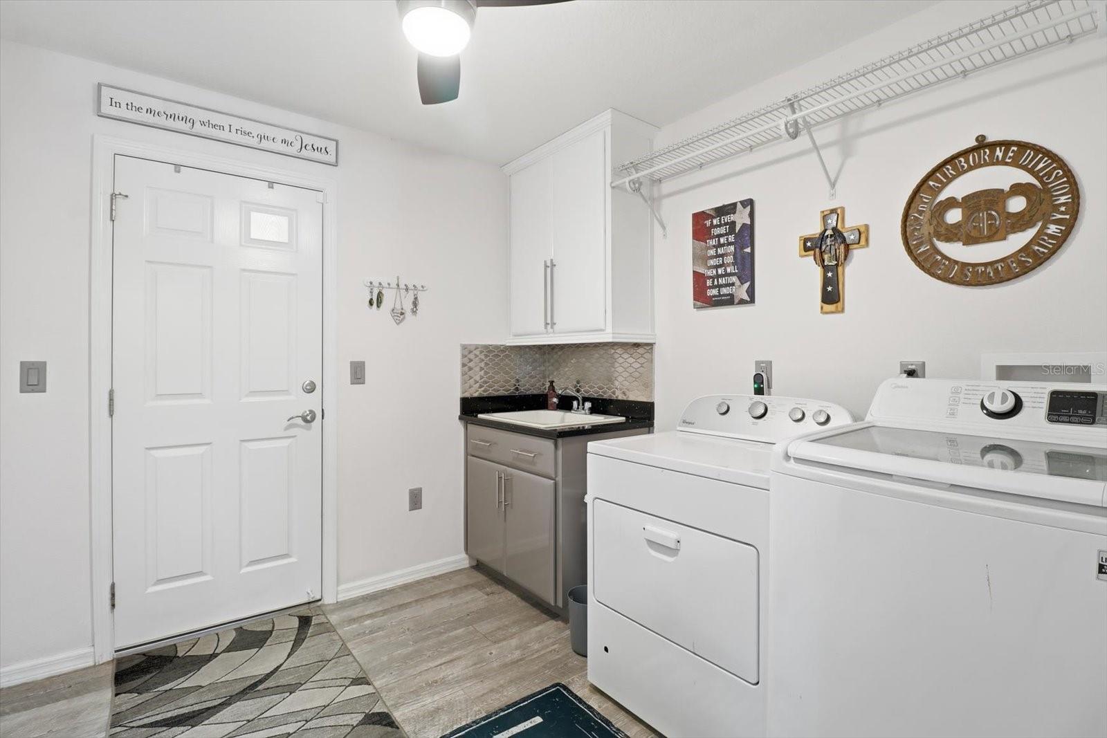 Listing photo id 17 for 3727 Boxelder Way