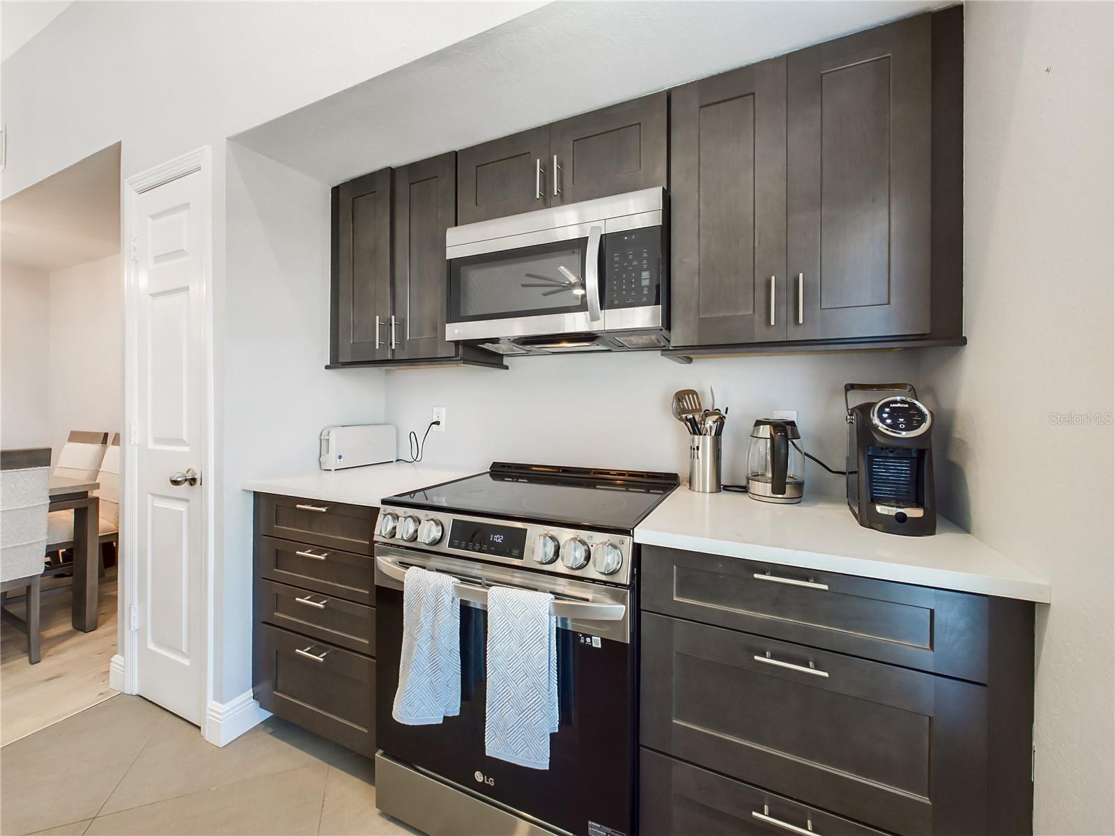 Image 11 of 51 For 5521 Rosehill Road 203