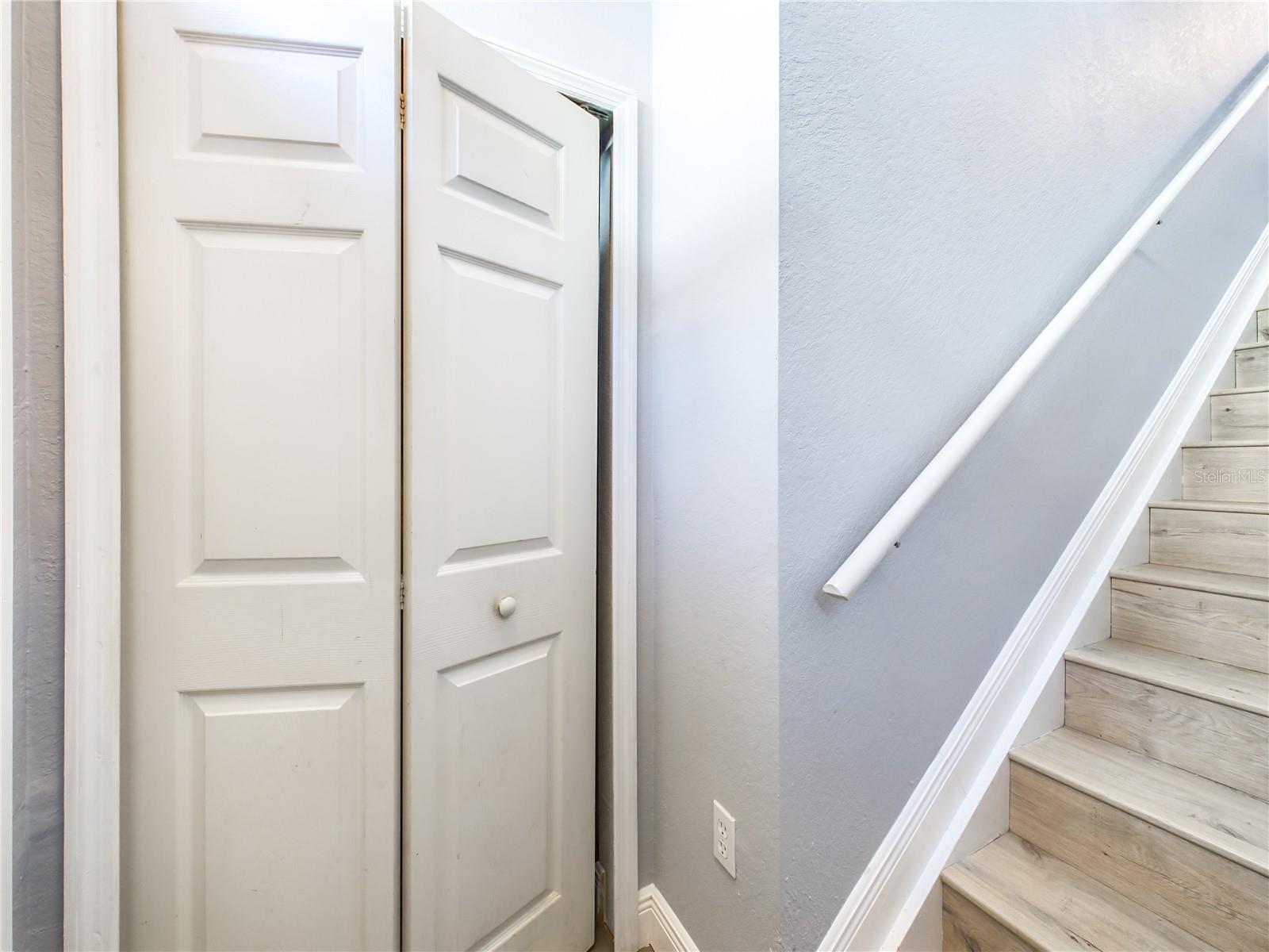 Image 3 of 51 For 5521 Rosehill Road 203