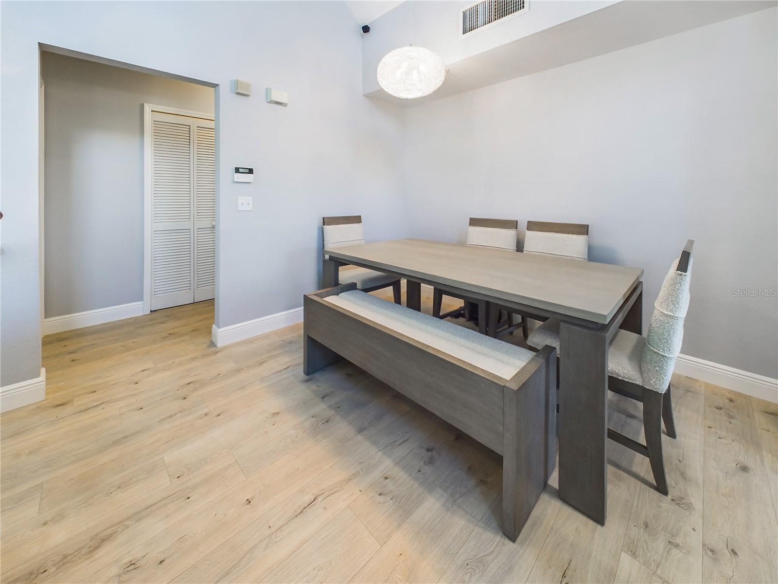 Image 6 of 51 For 5521 Rosehill Road 203