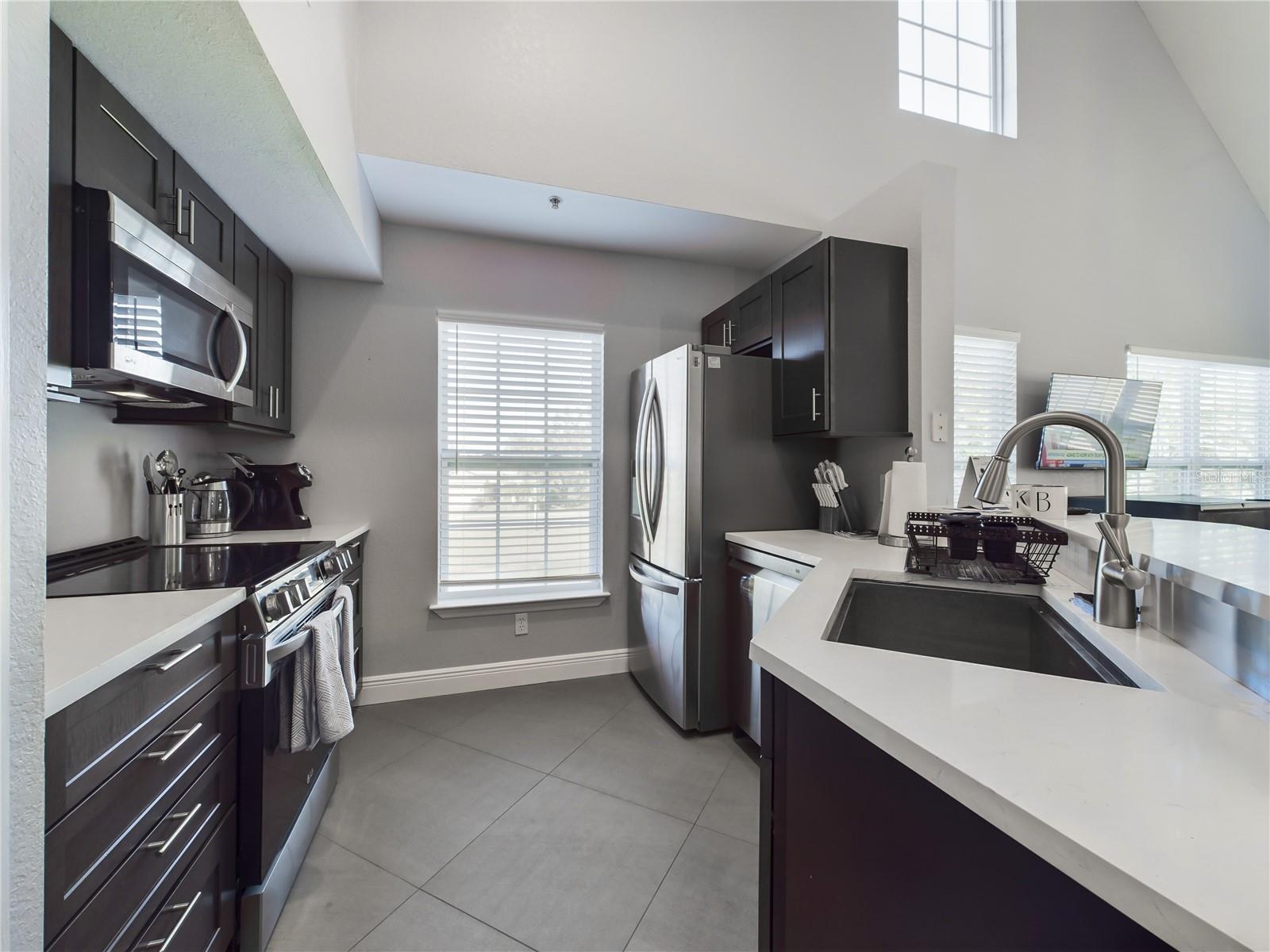 Image 9 of 51 For 5521 Rosehill Road 203