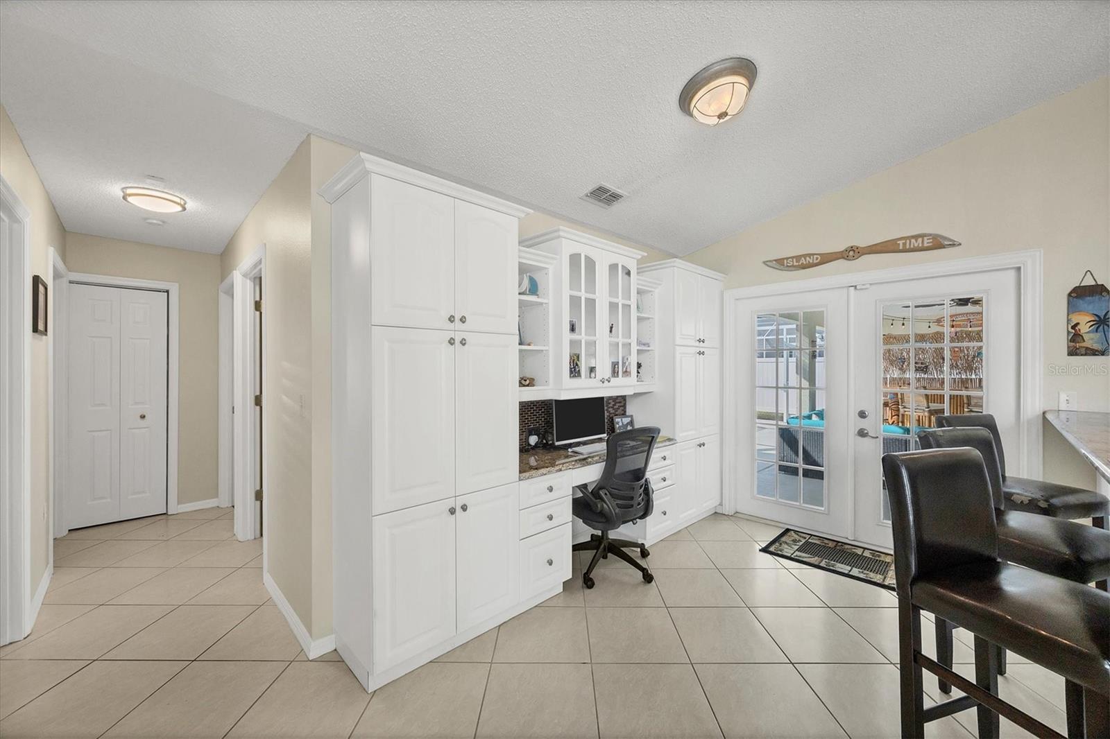 Image 8 of 31 For 4525 Windsor Court E