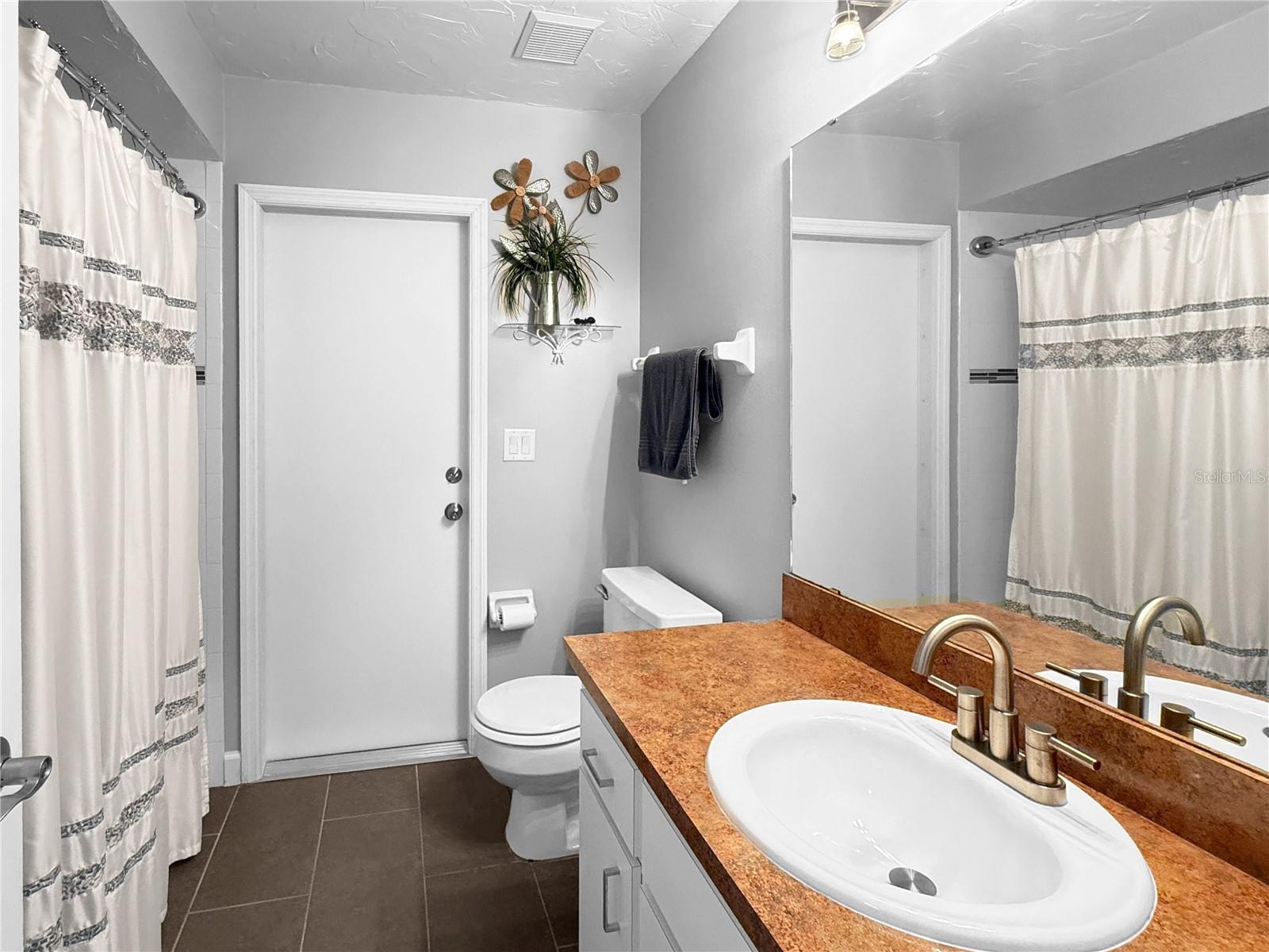 Image 26 of 42 For 2042 Country Meadows Place