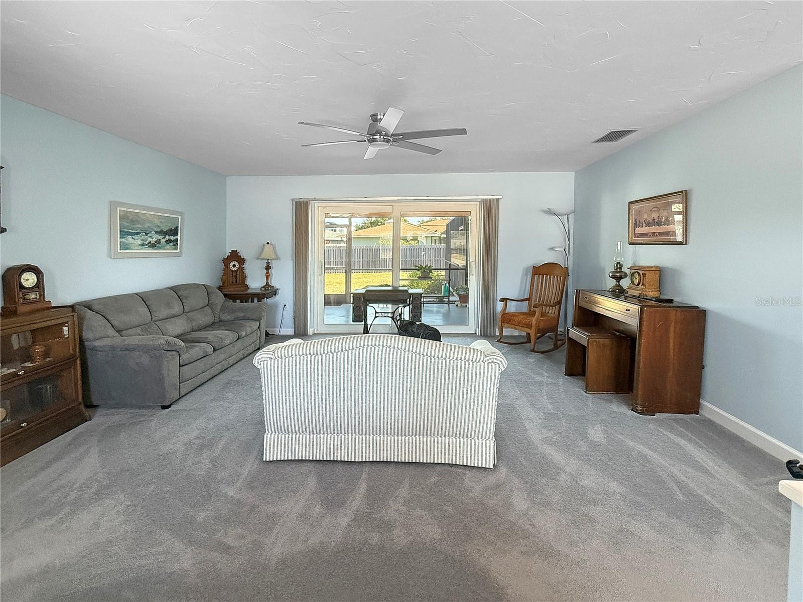 Image 8 of 42 For 2042 Country Meadows Place