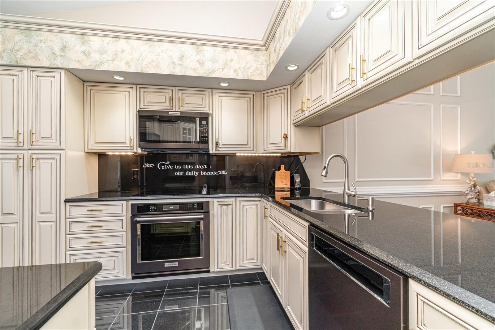 Image 10 of 34 For 912 48th Terrace 208