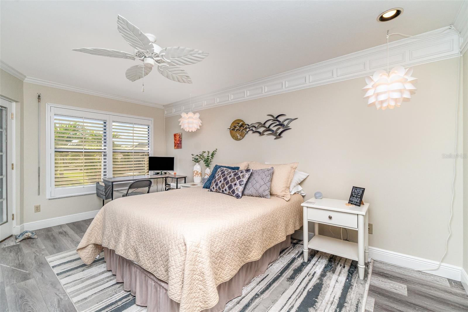 Image 18 of 34 For 912 48th Terrace 208