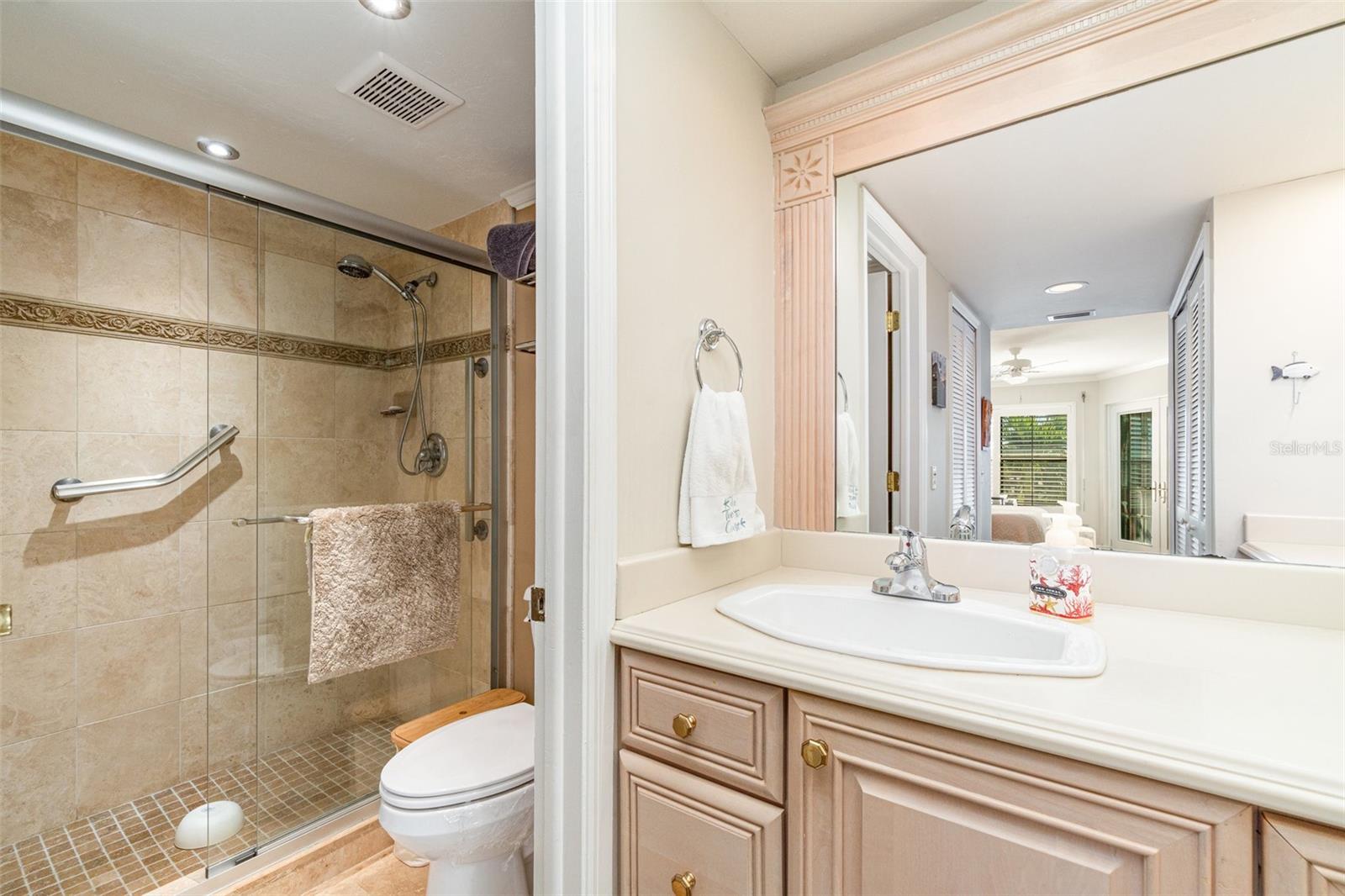 Image 21 of 34 For 912 48th Terrace 208