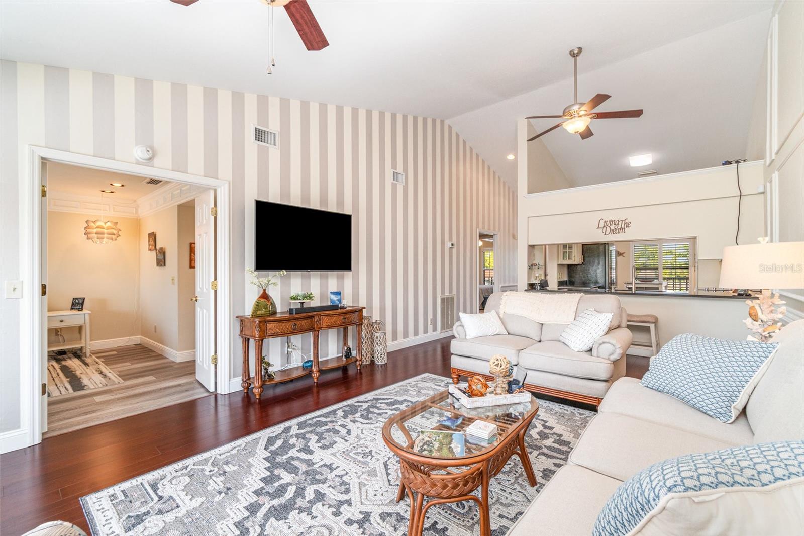 Image 5 of 34 For 912 48th Terrace 208