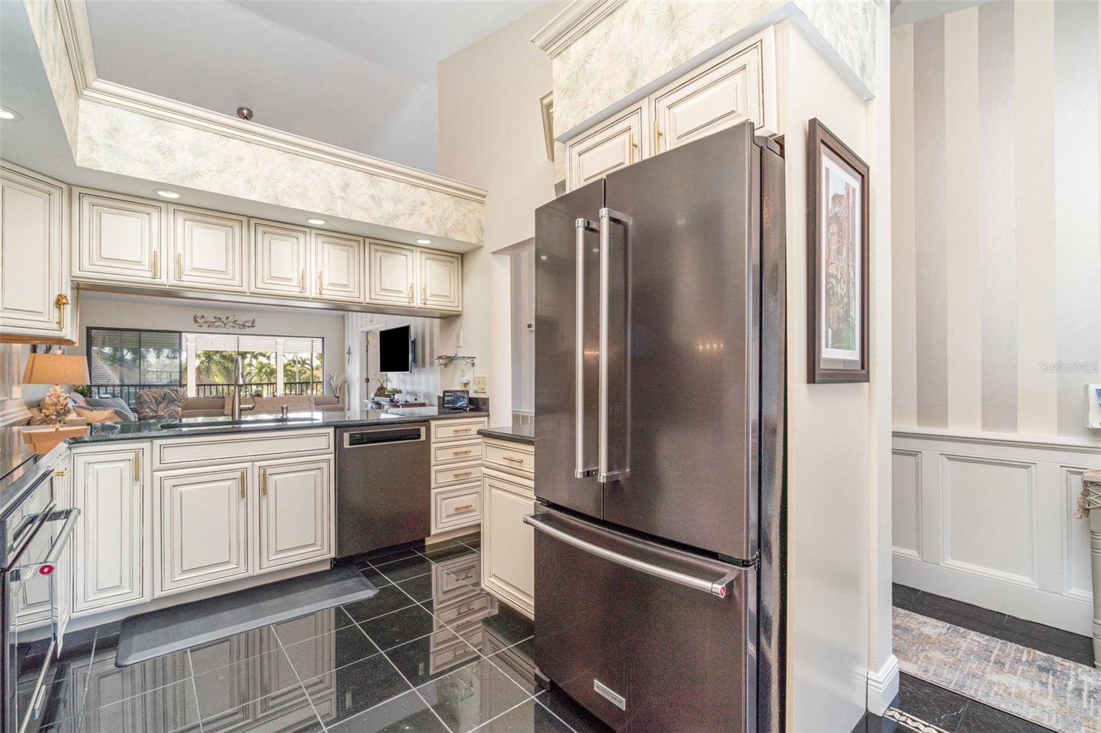 Image 7 of 34 For 912 48th Terrace 208