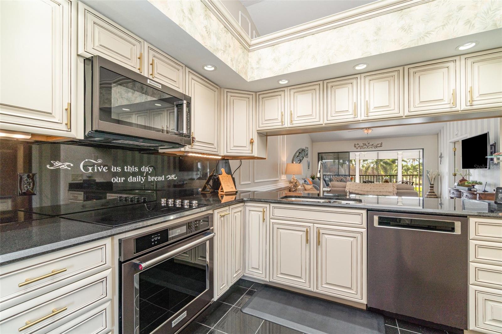 Image 8 of 34 For 912 48th Terrace 208