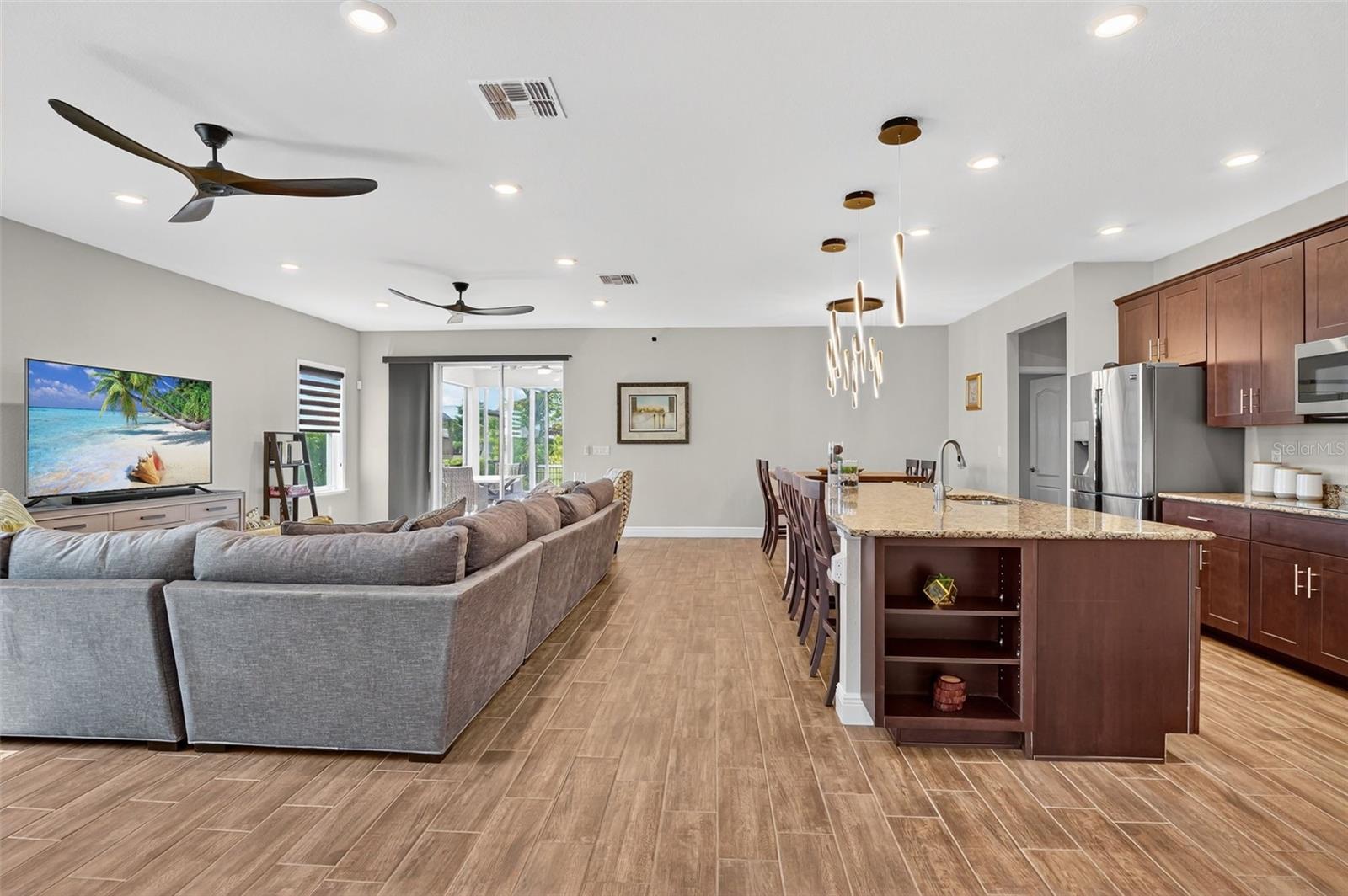 Listing photo id 9 for 1522 38th Avenue