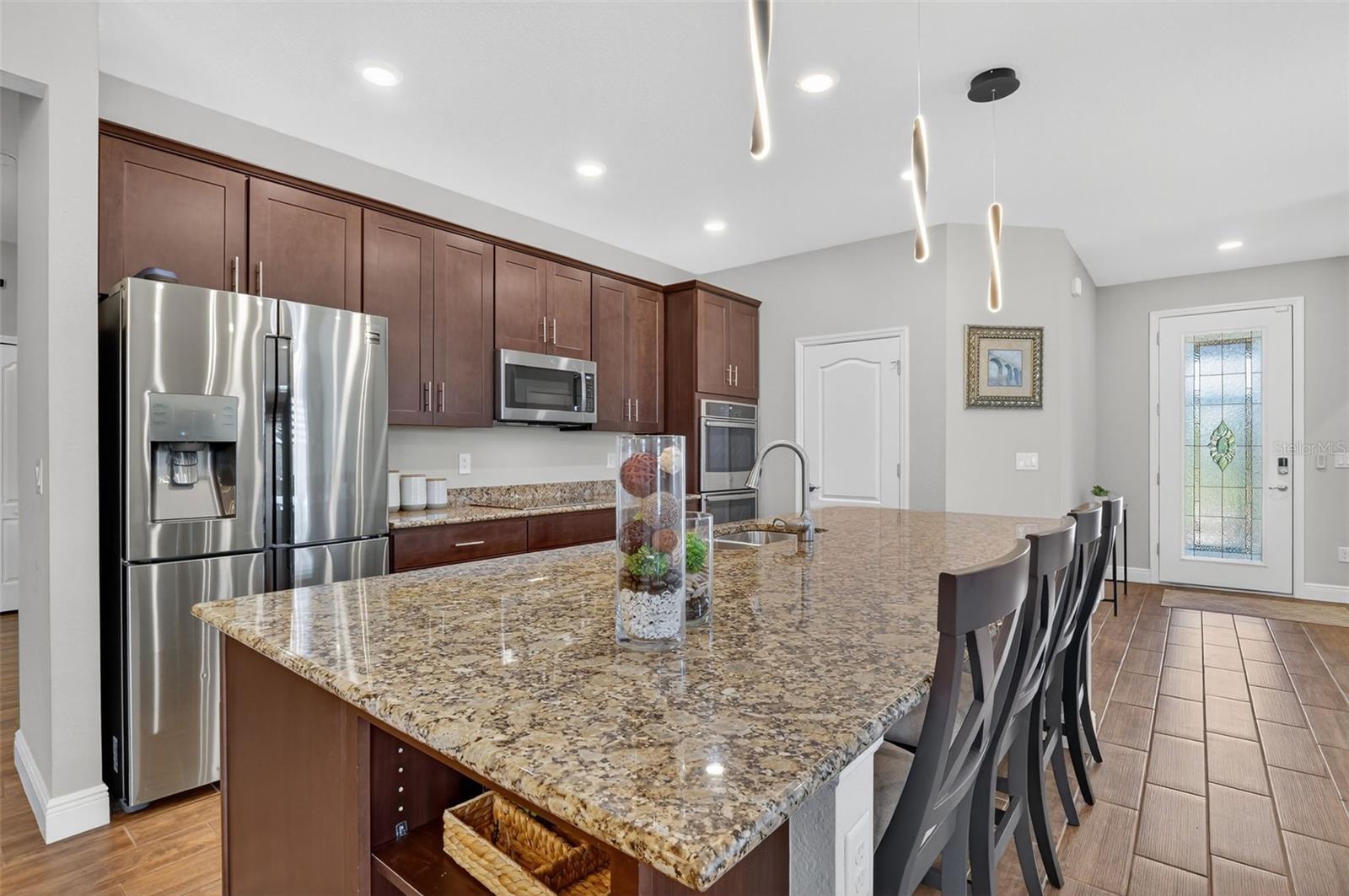 Listing photo id 11 for 1522 38th Avenue