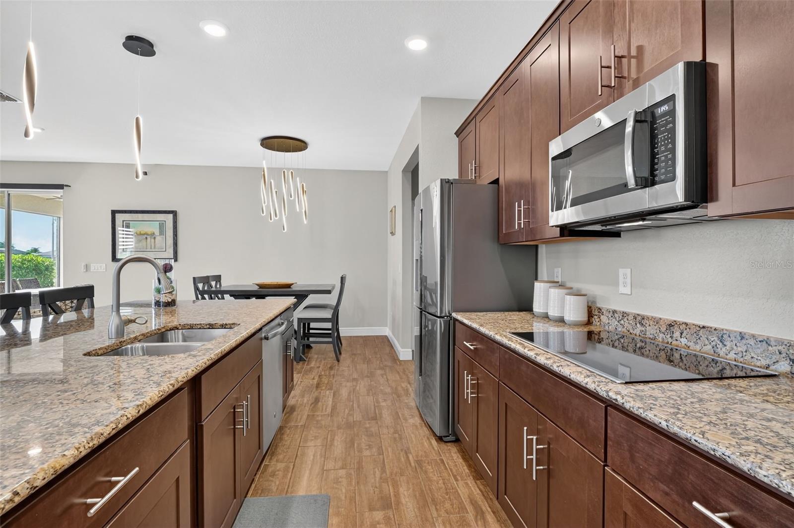 Listing photo id 14 for 1522 38th Avenue