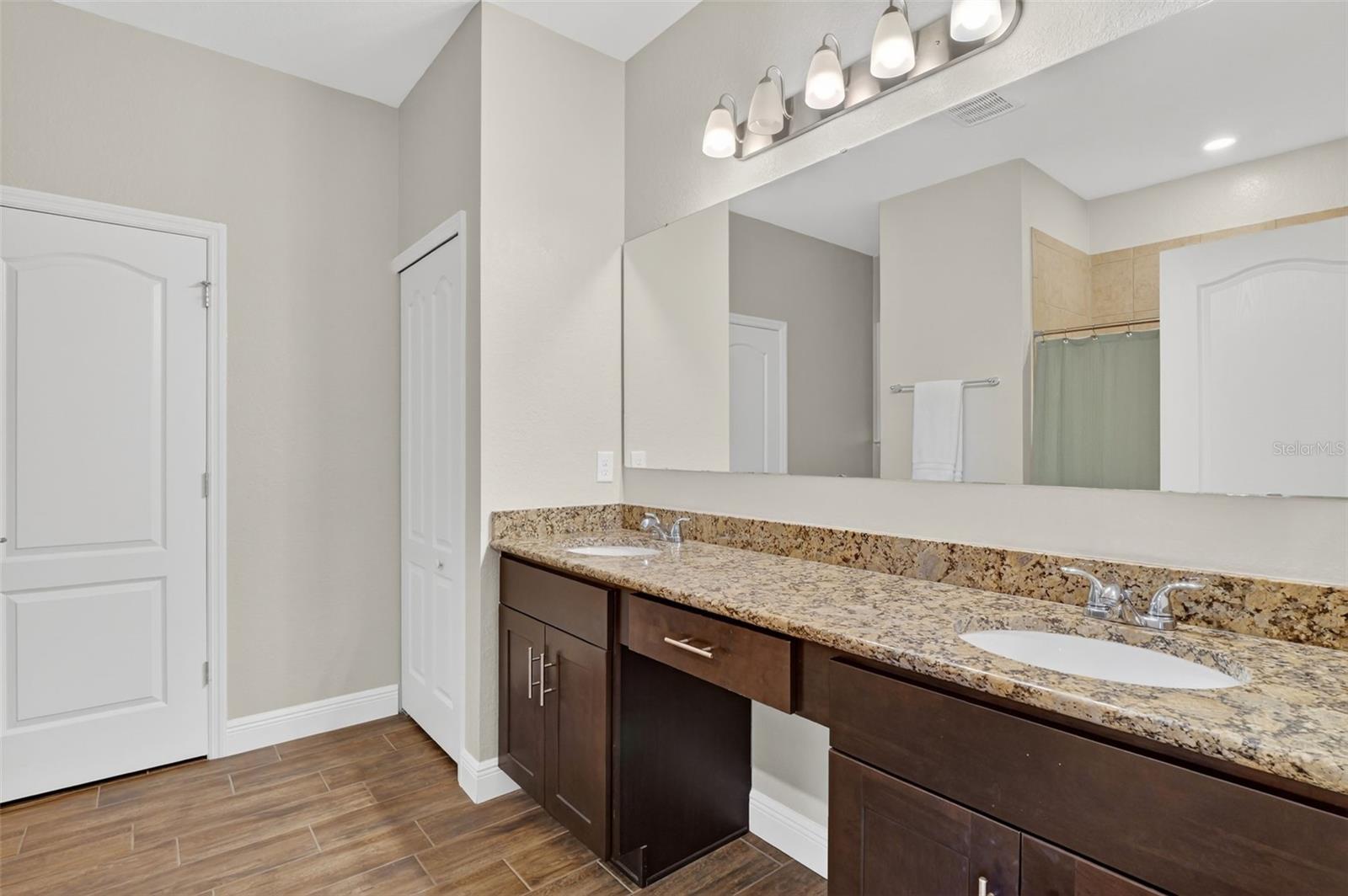 Listing photo id 21 for 1522 38th Avenue