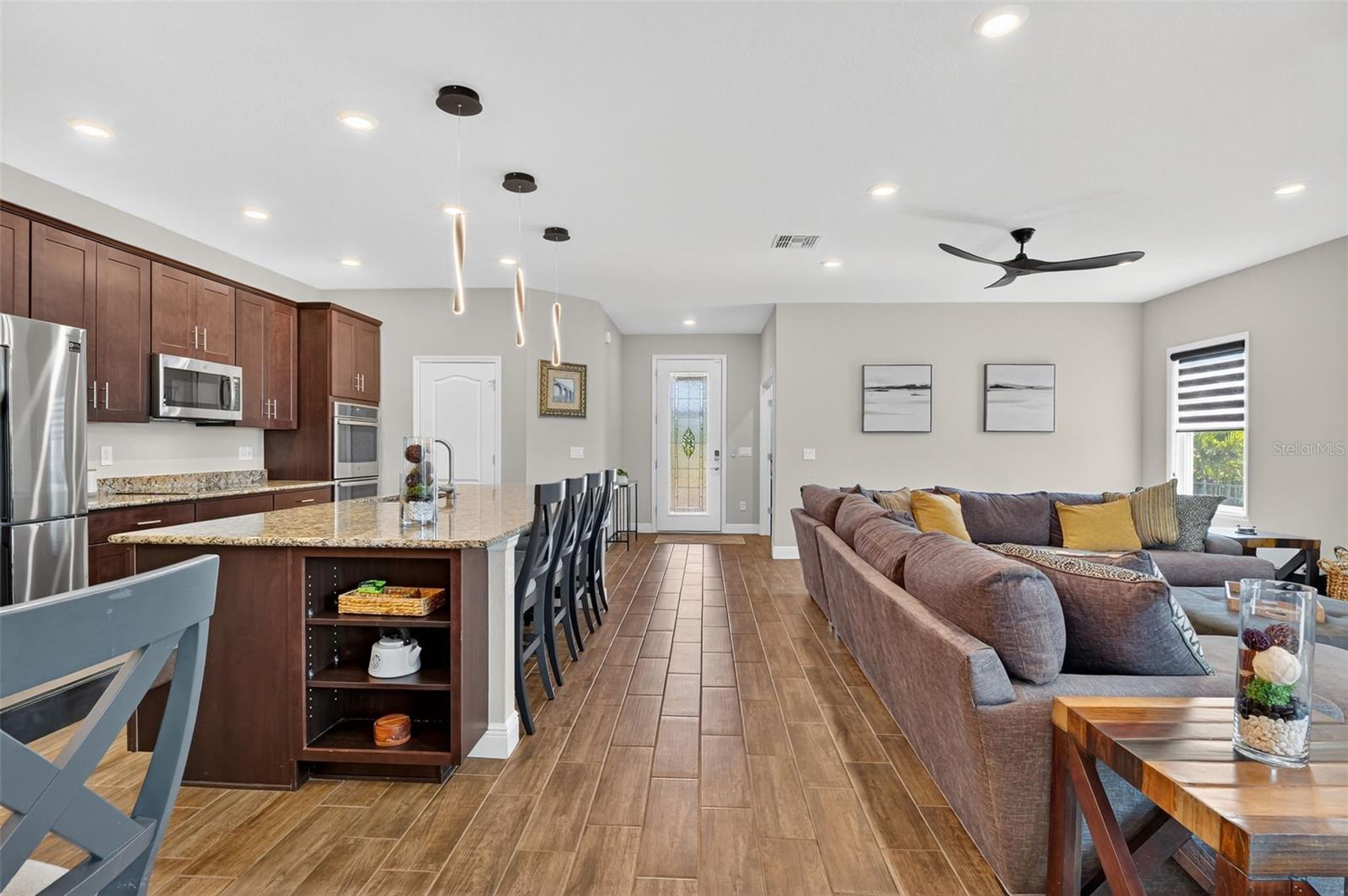 Listing photo id 5 for 1522 38th Avenue