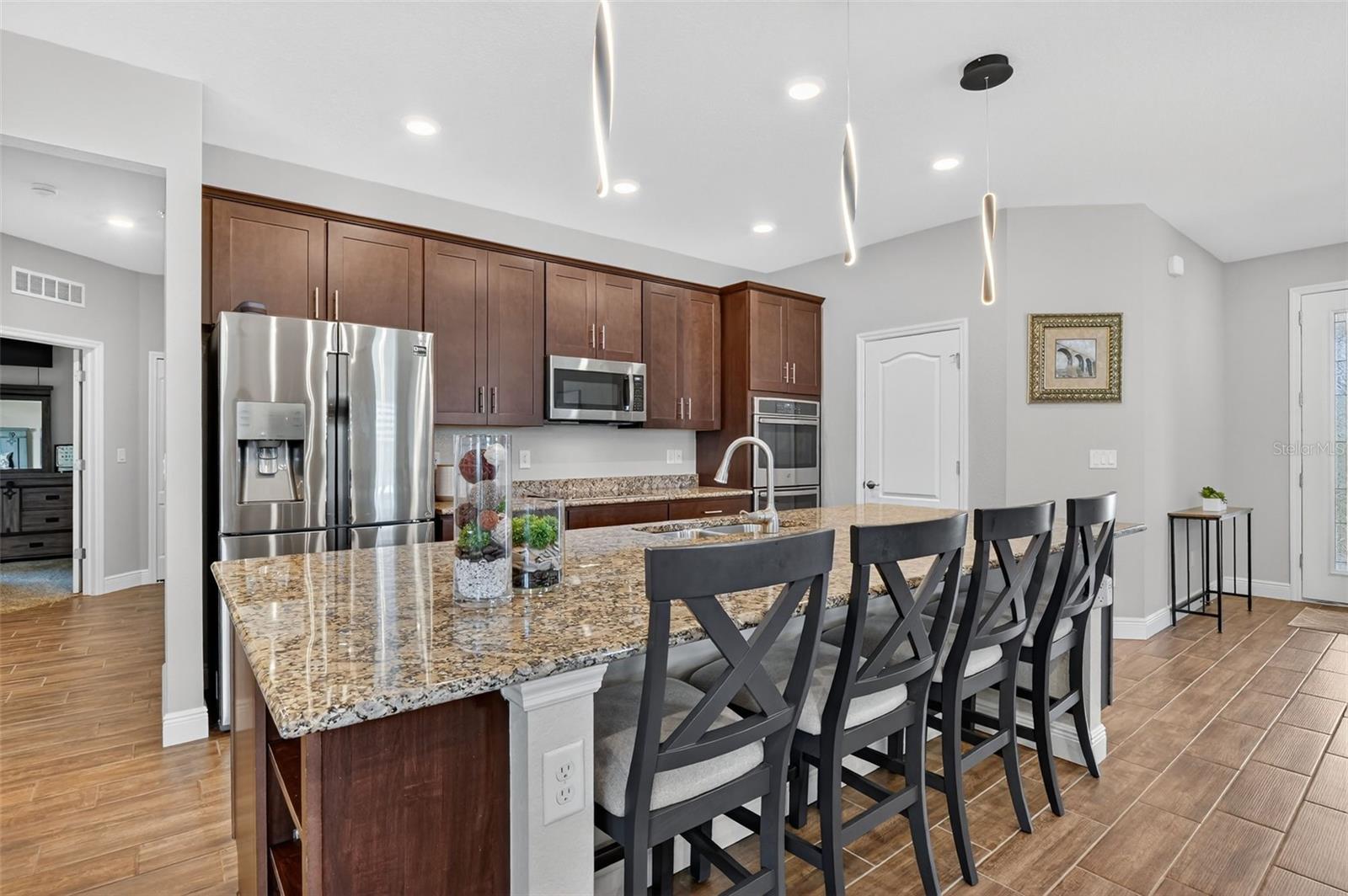 Listing photo id 6 for 1522 38th Avenue