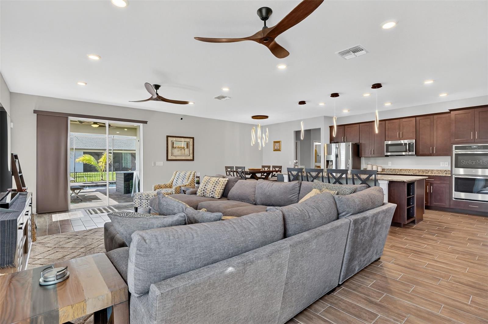 Listing photo id 7 for 1522 38th Avenue