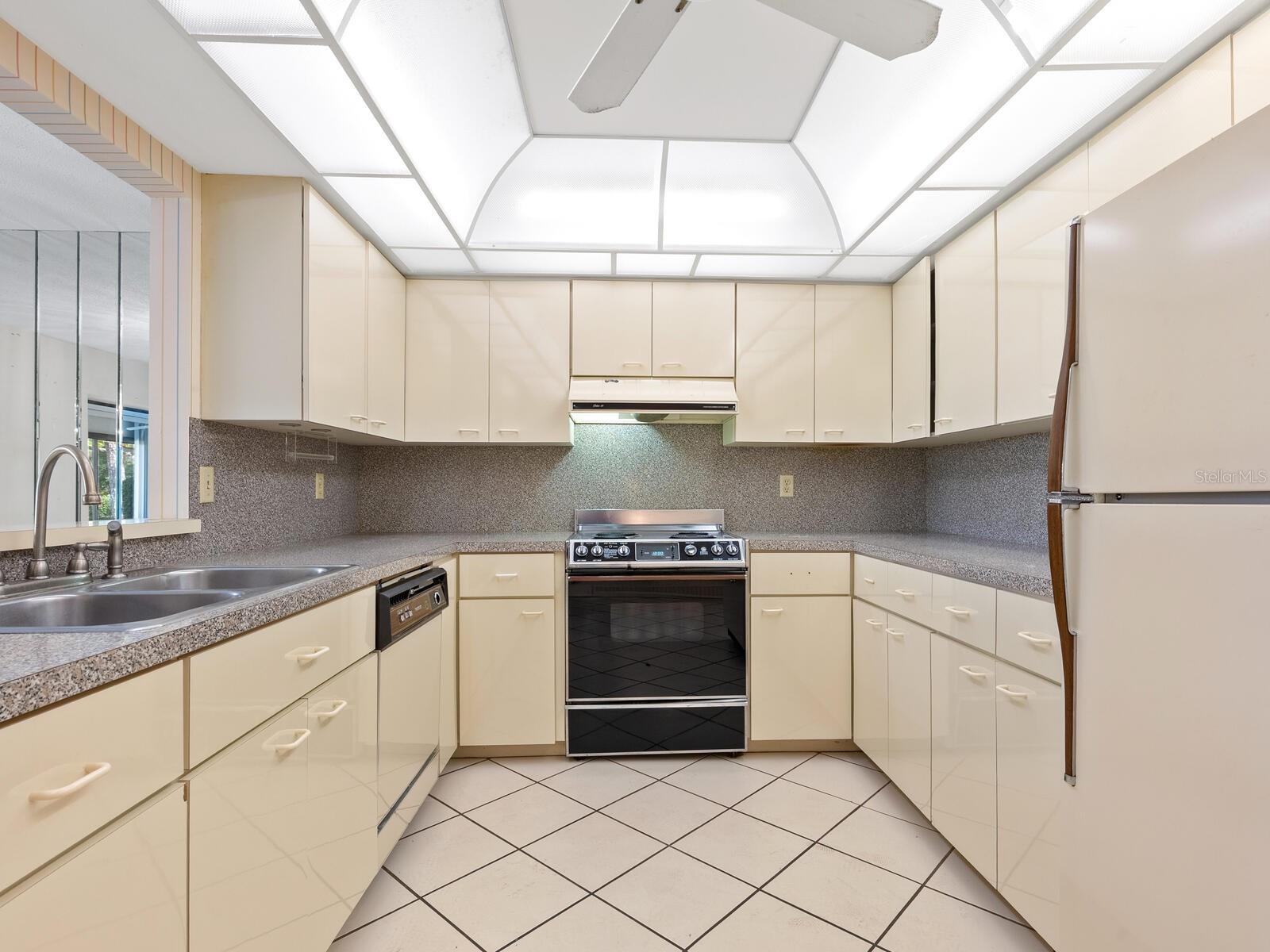 Image 16 of 53 For 5450 Golf Pointe Drive