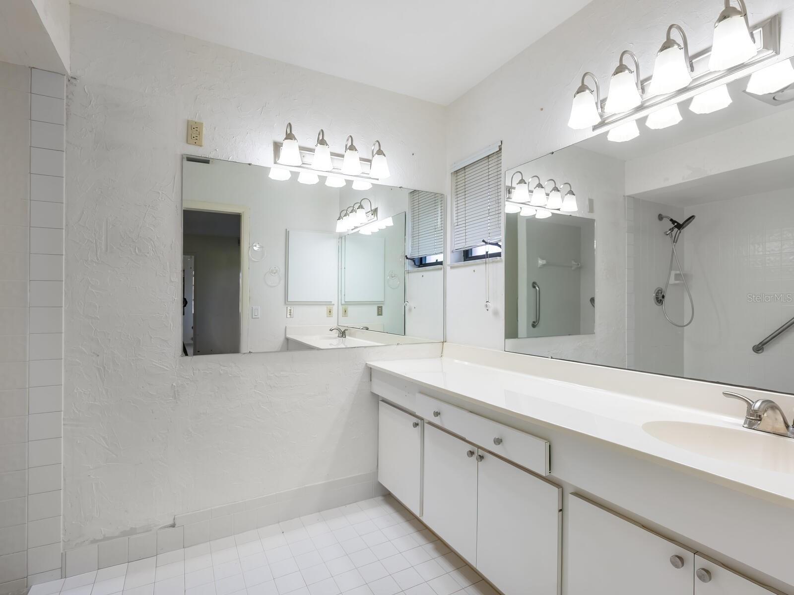 Image 22 of 53 For 5450 Golf Pointe Drive