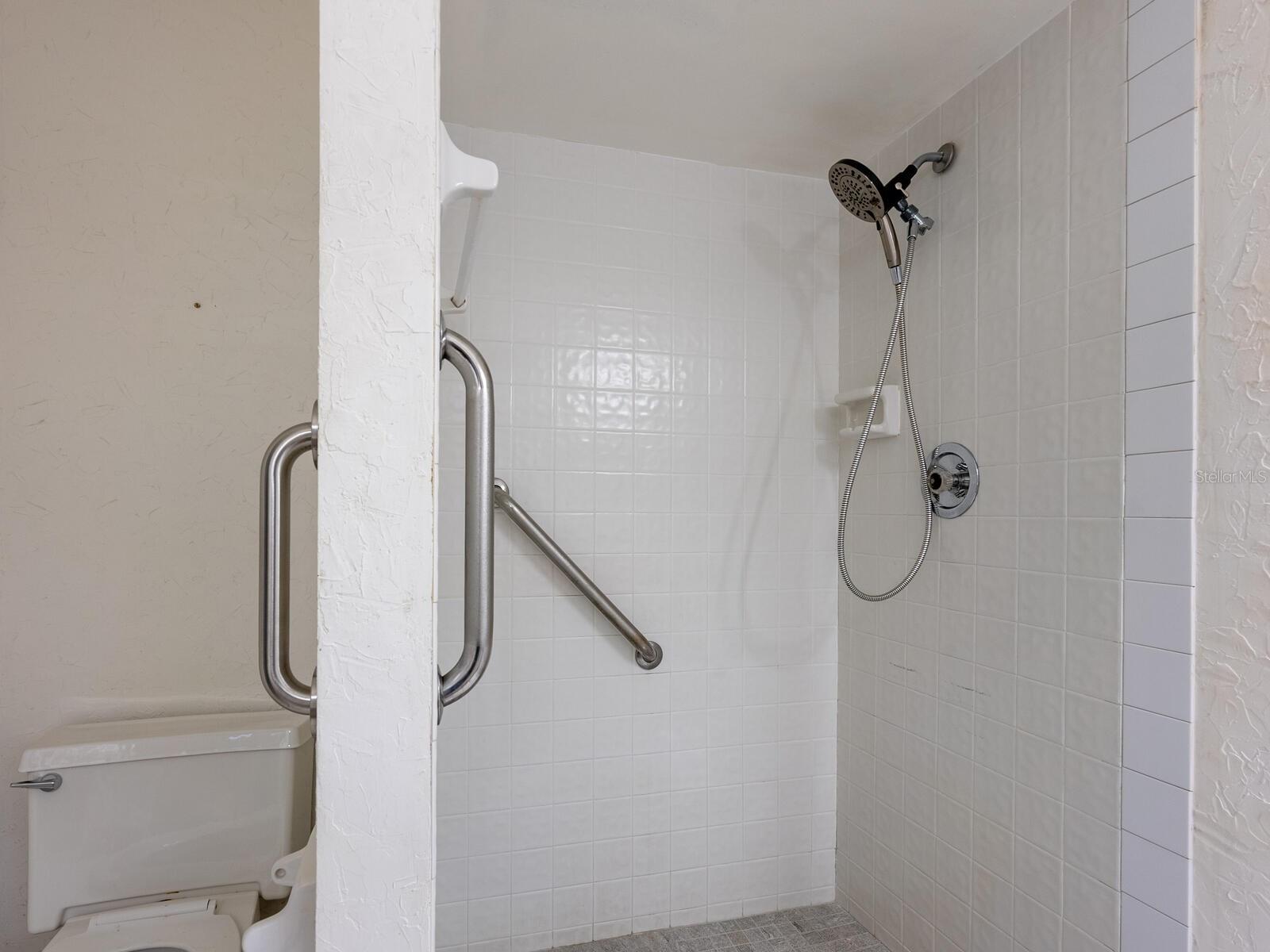 Image 23 of 53 For 5450 Golf Pointe Drive