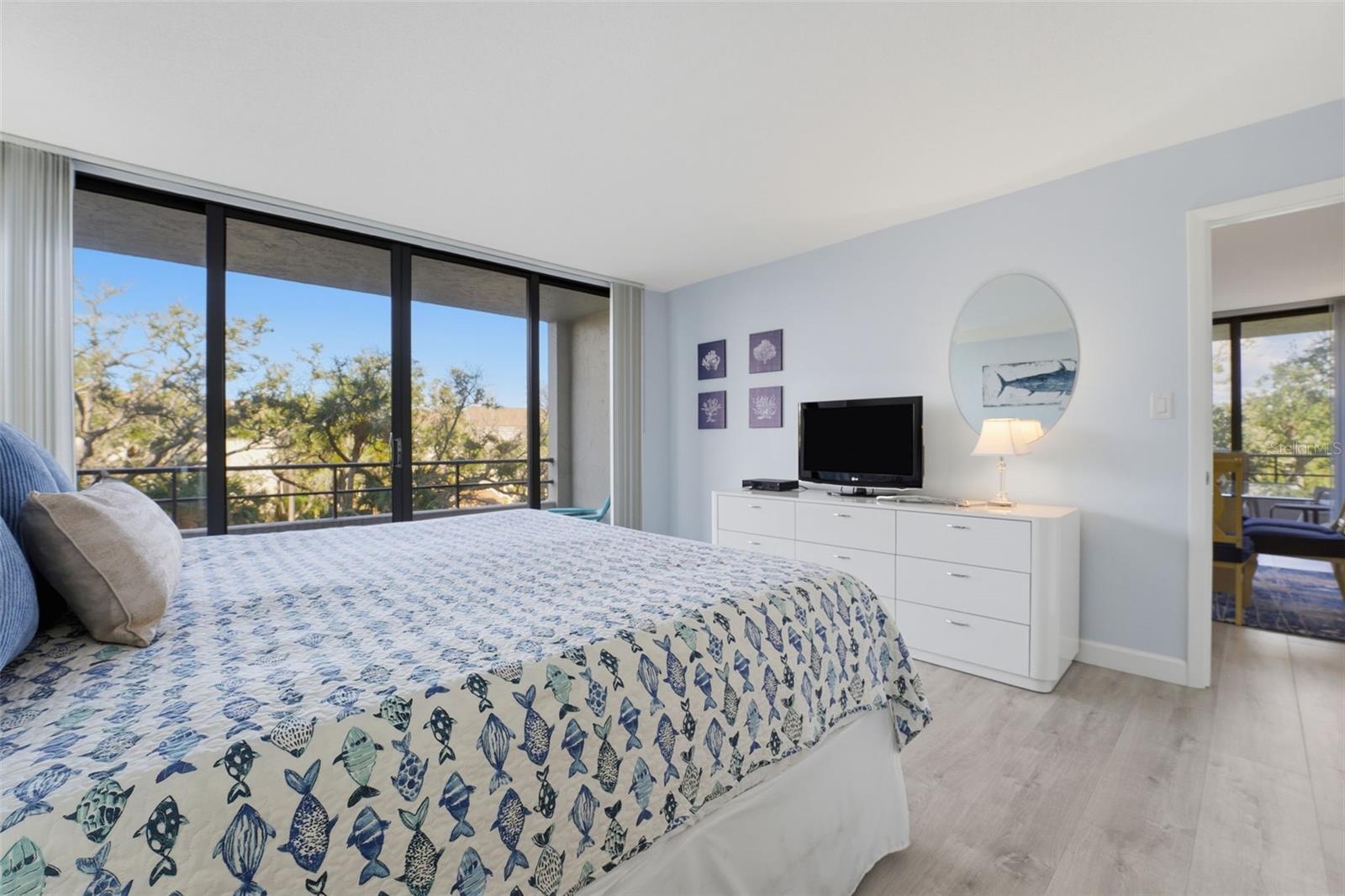 Image 10 of 62 For 6415 Midnight Pass Road 310