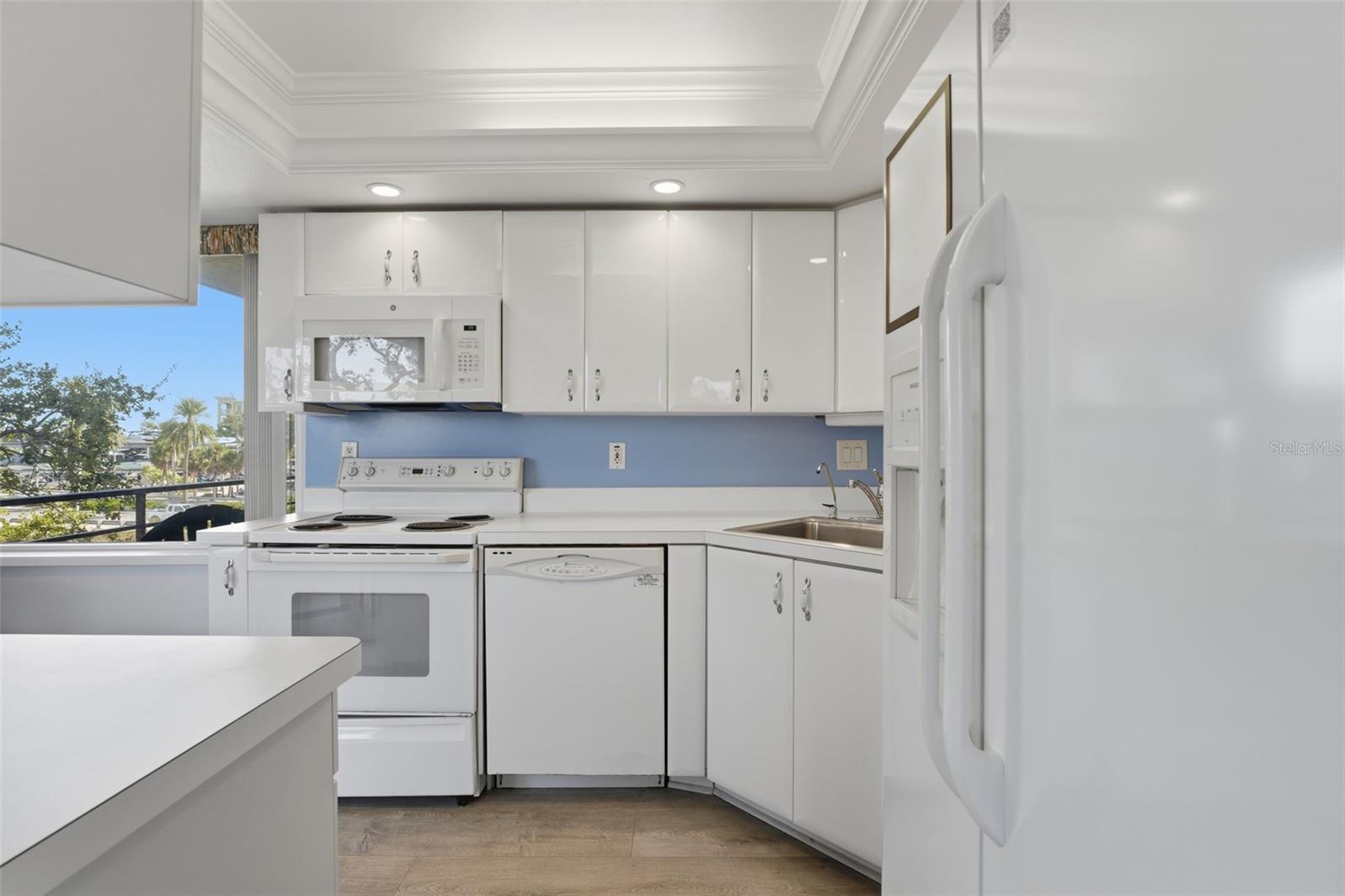 Image 18 of 62 For 6415 Midnight Pass Road 310