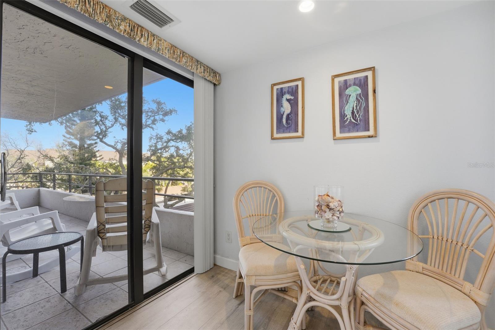 Image 19 of 62 For 6415 Midnight Pass Road 310