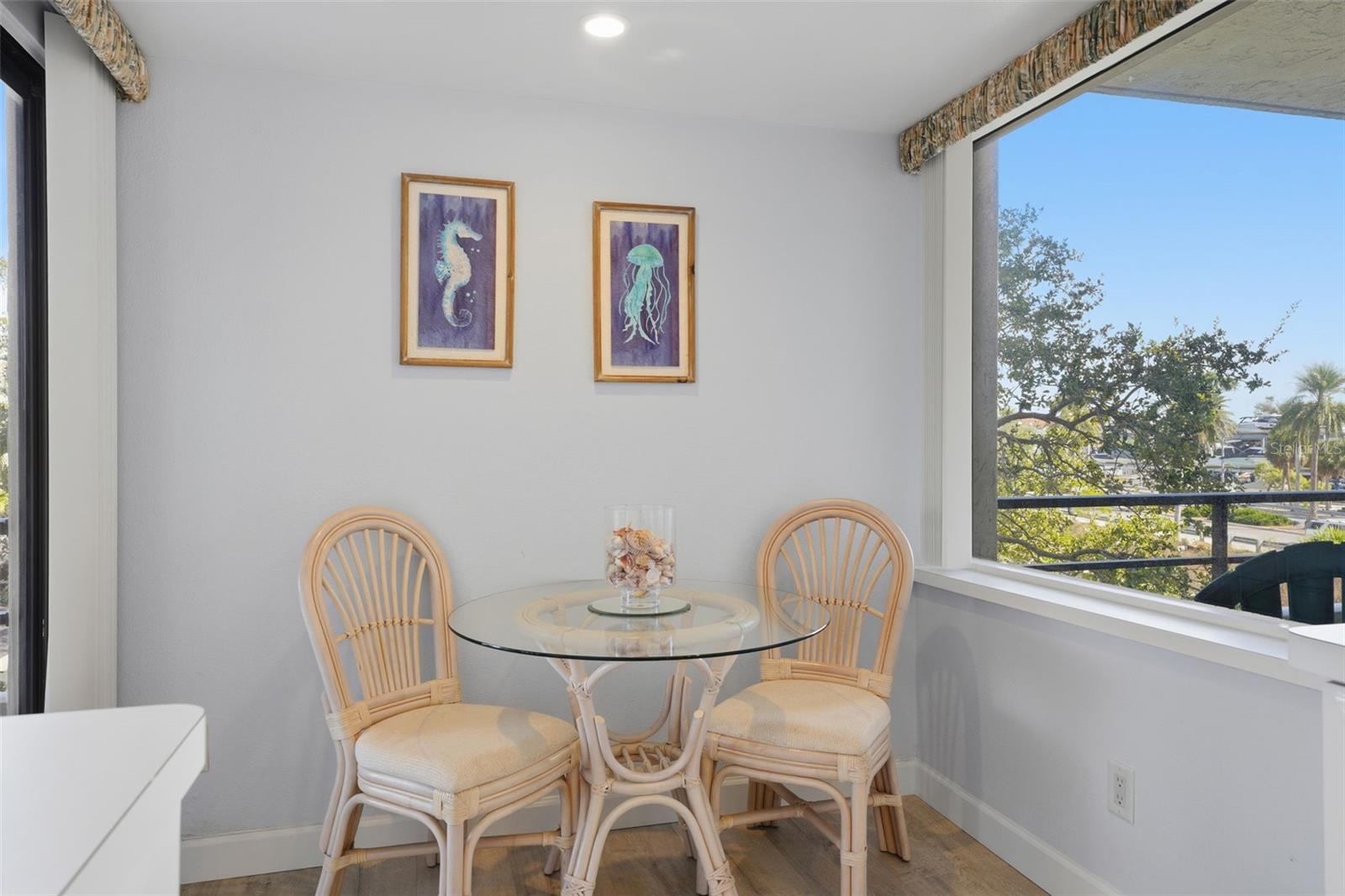 Image 20 of 62 For 6415 Midnight Pass Road 310