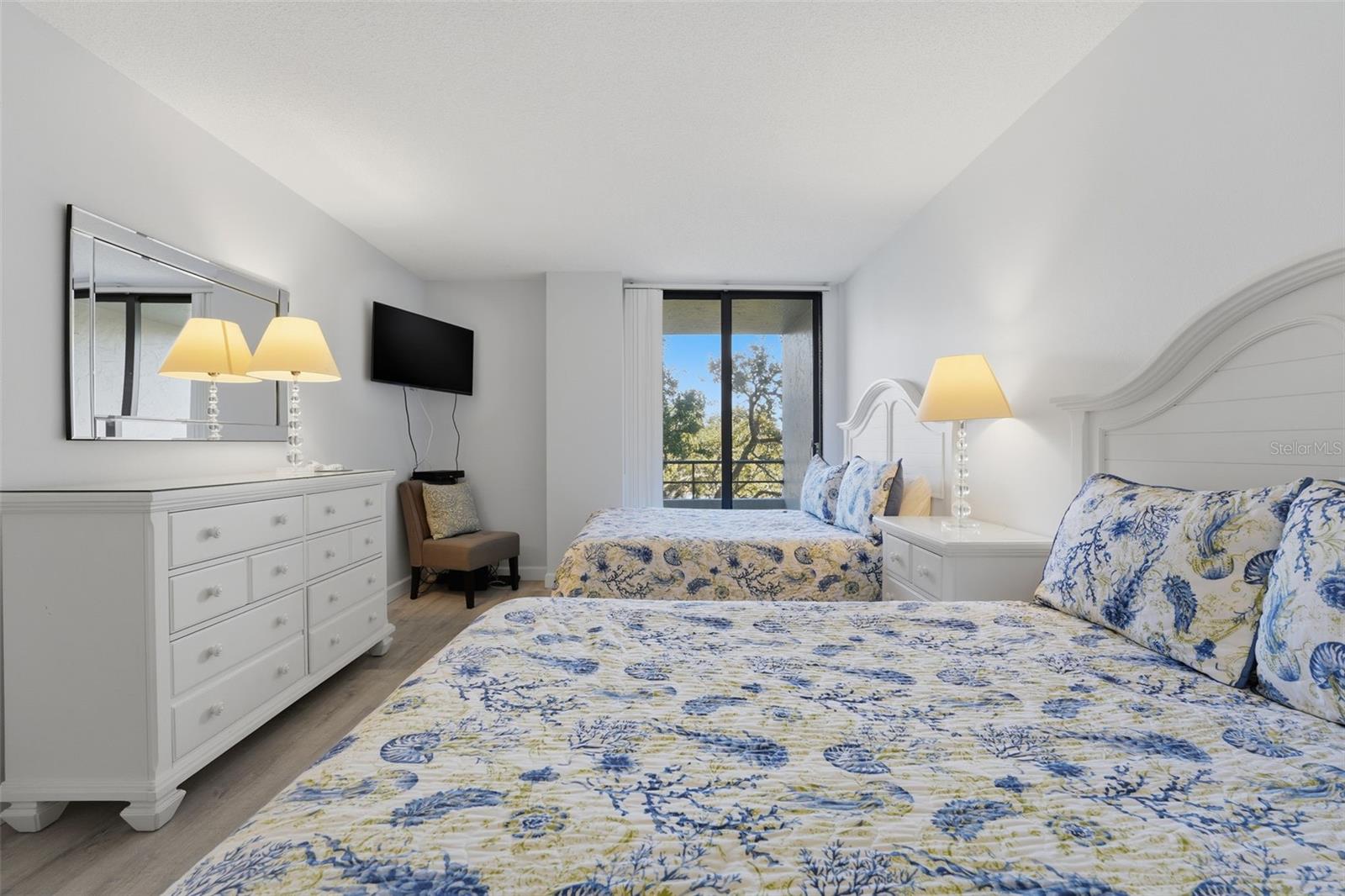 Image 23 of 62 For 6415 Midnight Pass Road 310