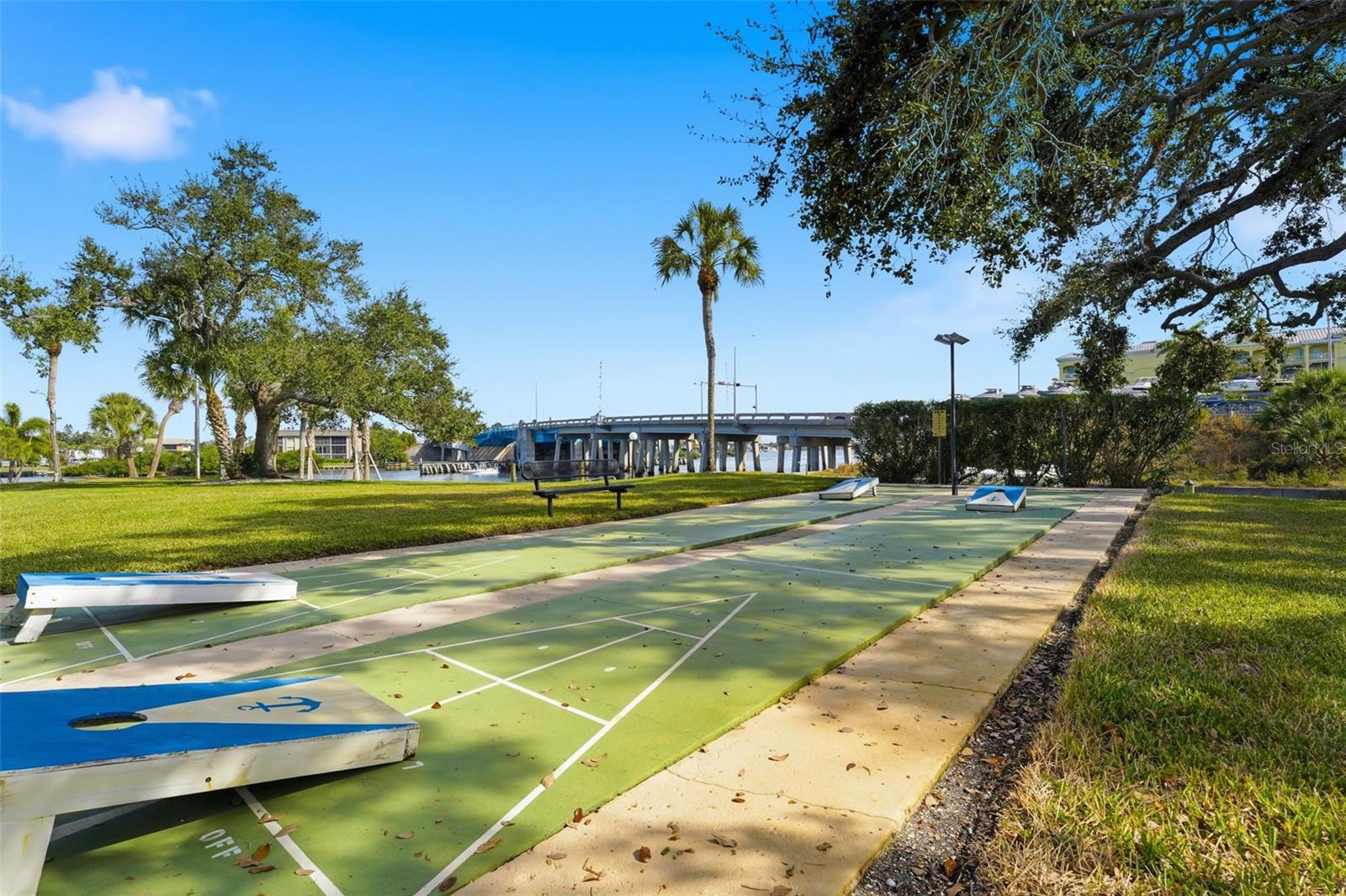 Image 25 of 62 For 6415 Midnight Pass Road 310