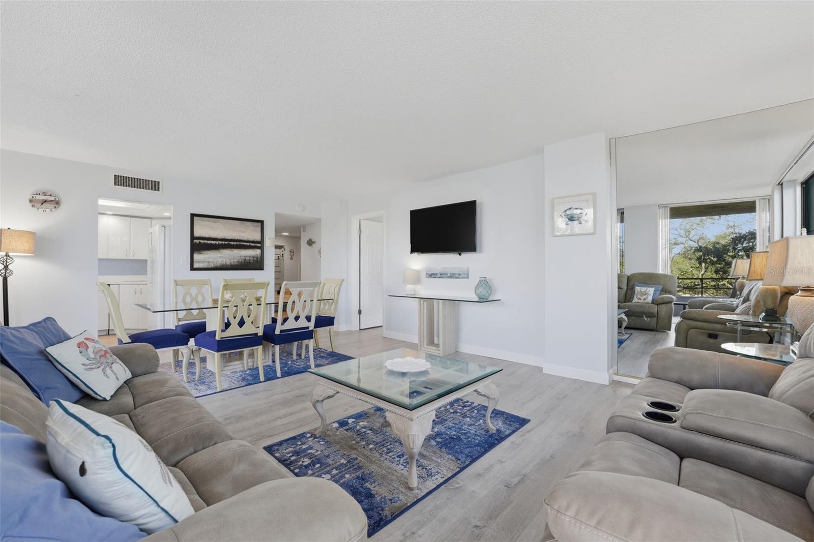 Image 3 of 62 For 6415 Midnight Pass Road 310