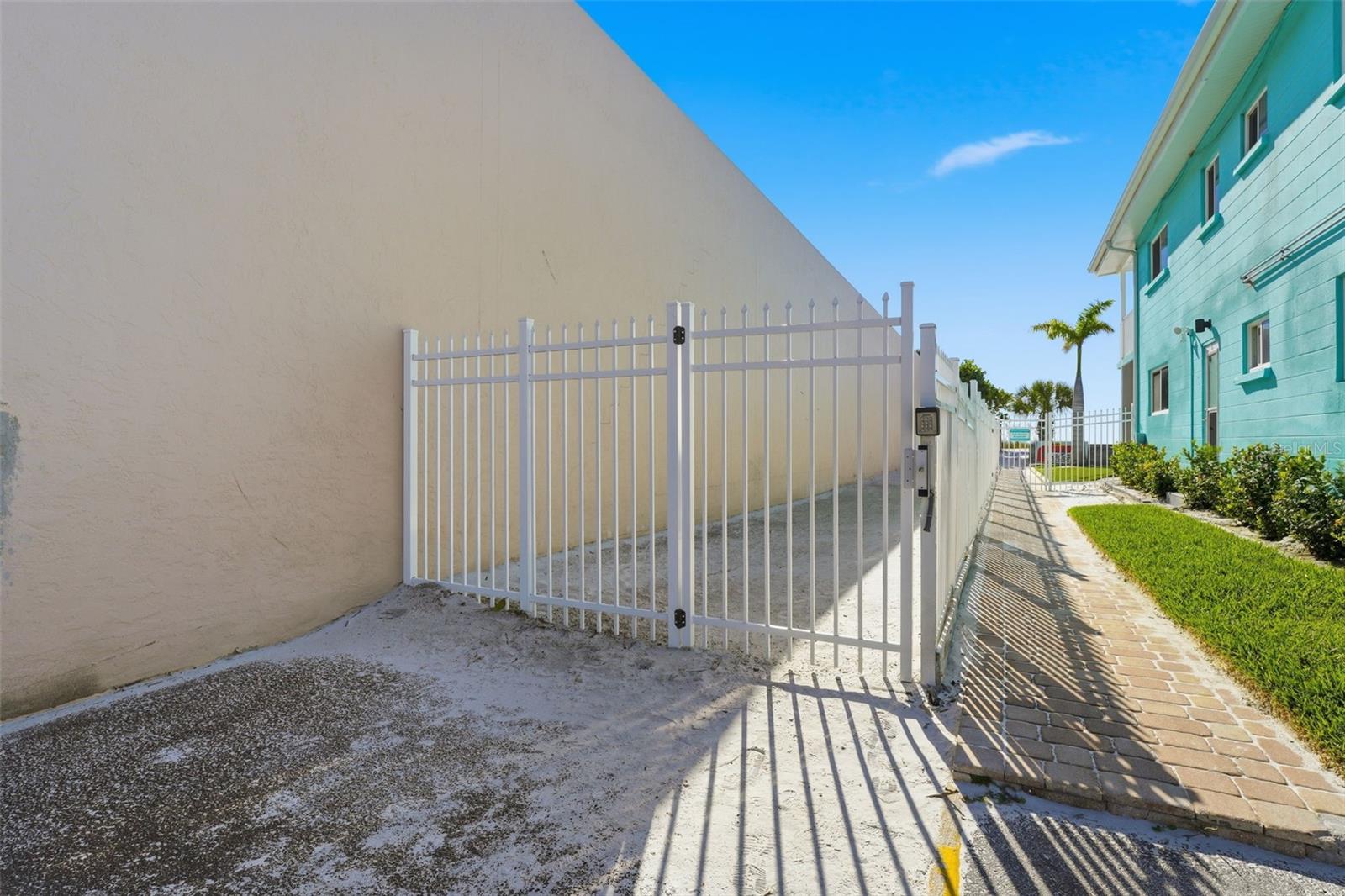 Image 32 of 62 For 6415 Midnight Pass Road 310