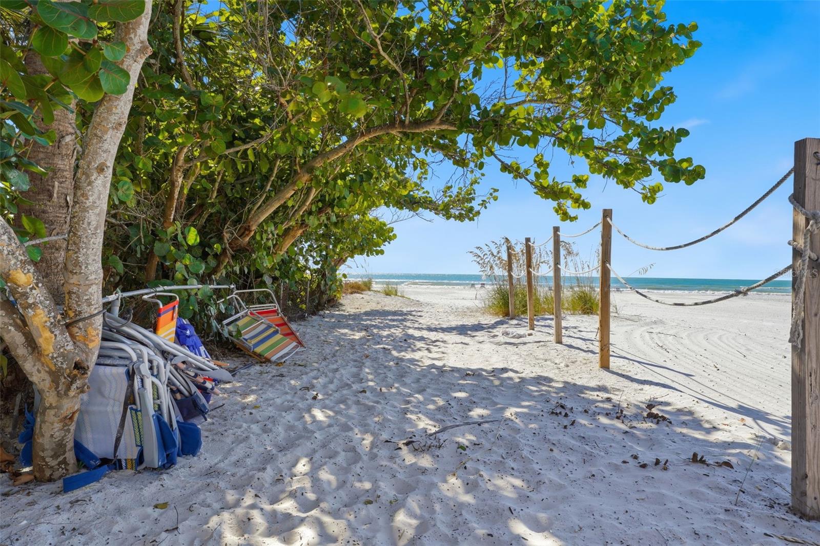 Image 33 of 62 For 6415 Midnight Pass Road 310